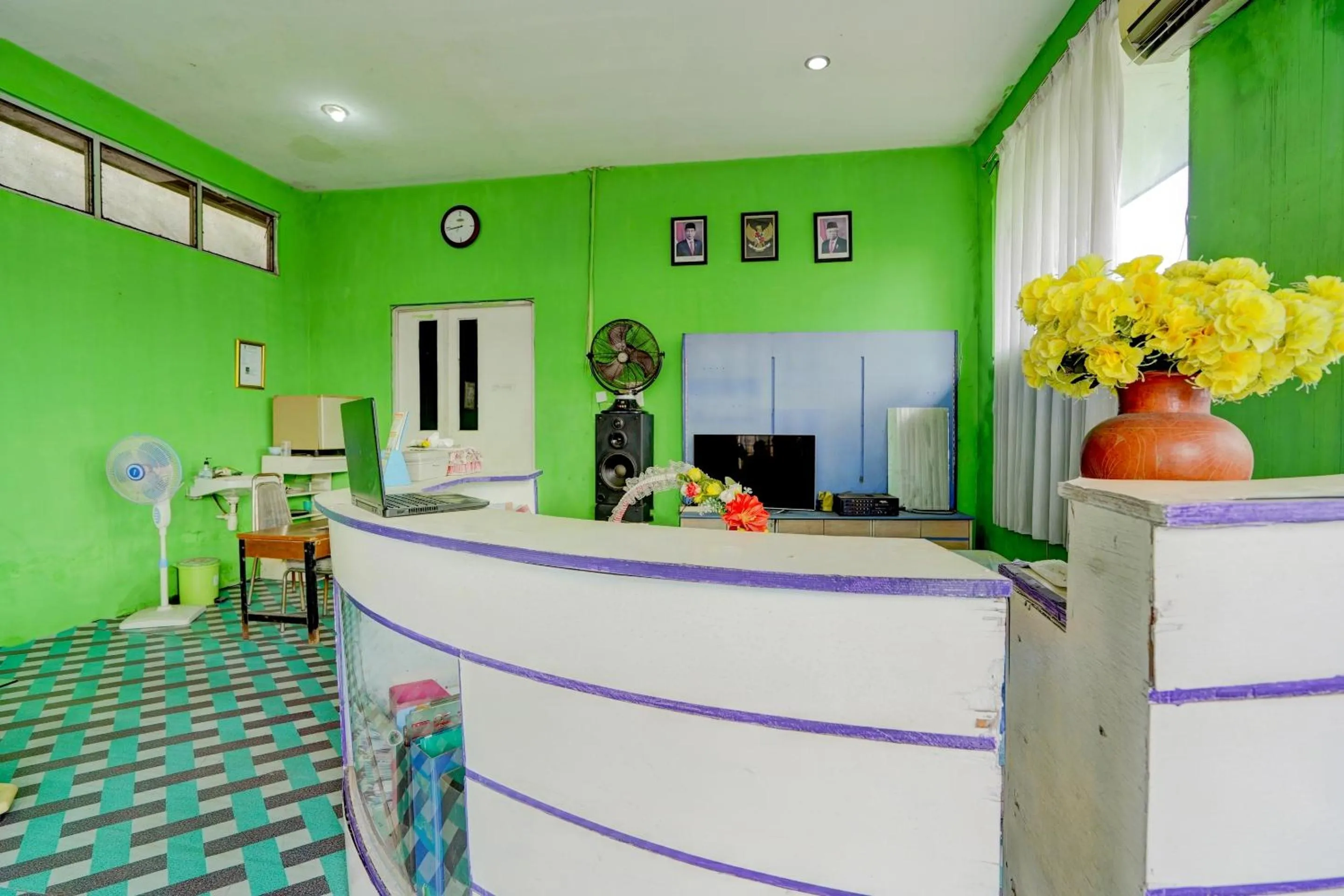 Lobby or reception in Hotel O Homestay Kedamean