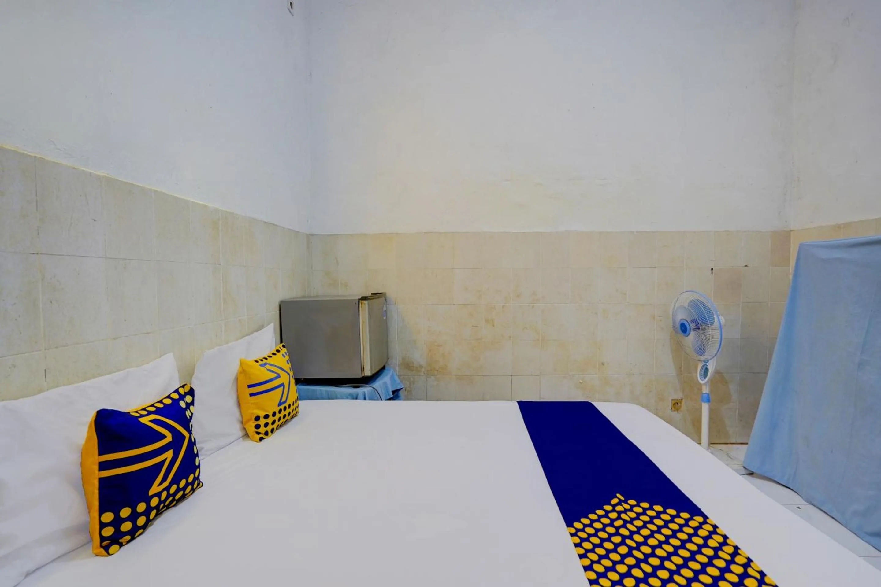 Bedroom, Bed in Hotel O Homestay Kedamean