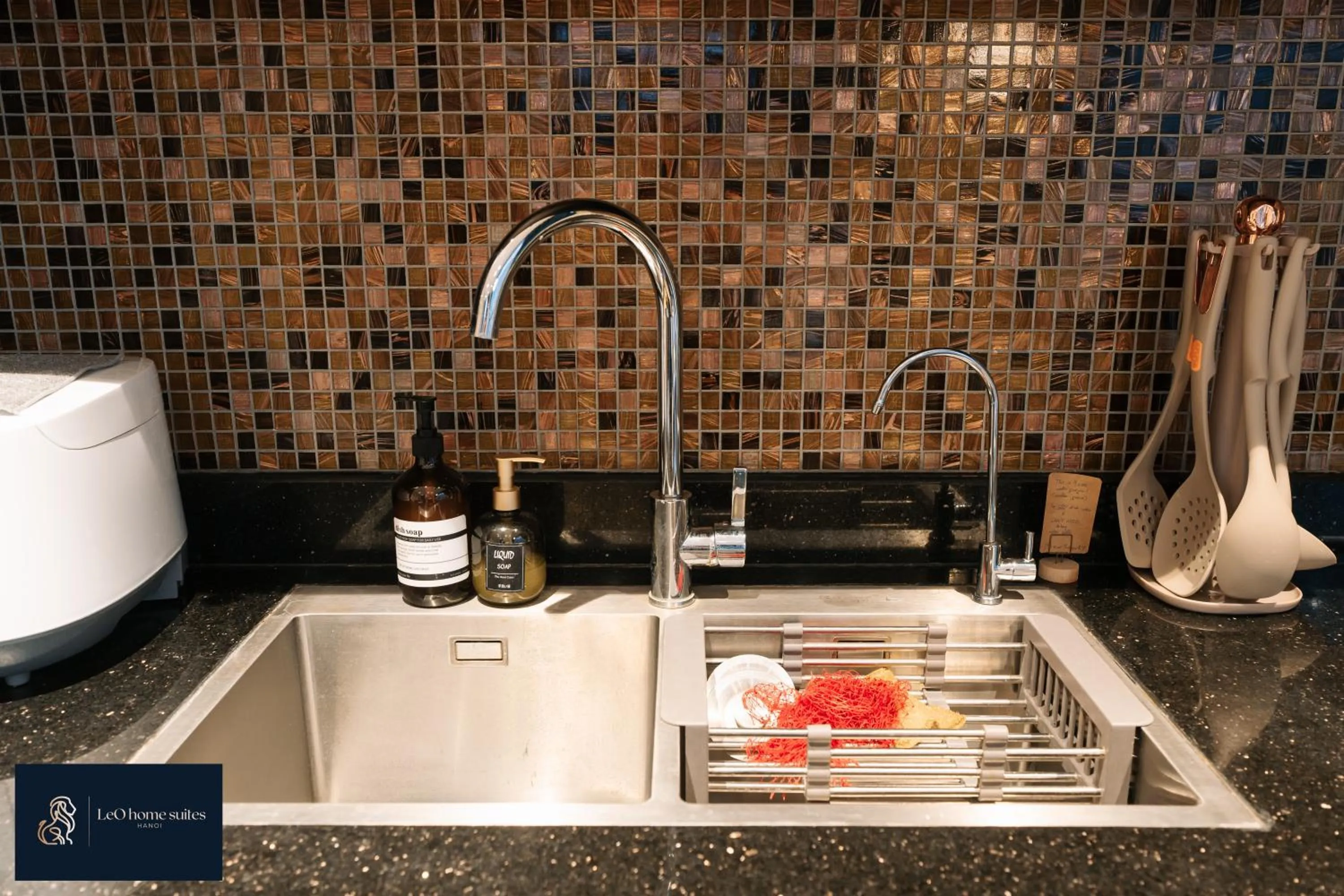 Kitchen or kitchenette in High-ser Apt w Greenview, Projector and 2BR incenter - So warmly and spacious