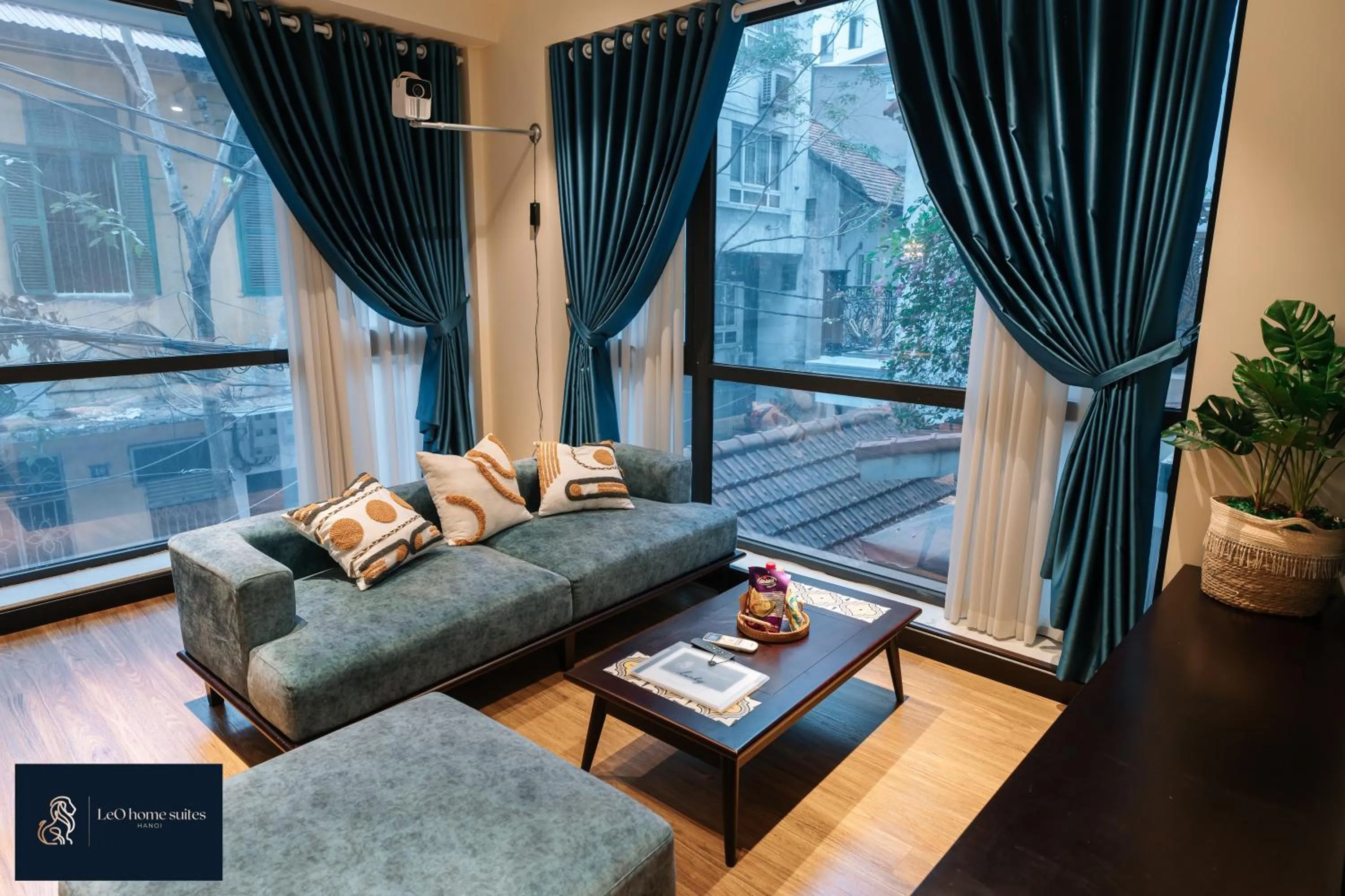 Living room in High-ser Apt w Greenview, Projector and 2BR incenter - So warmly and spacious