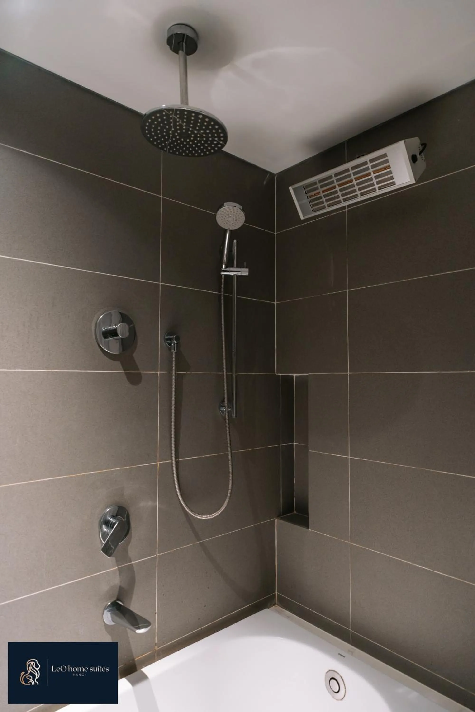 Shower in High-ser Apt w Greenview, Projector and 2BR incenter - So warmly and spacious