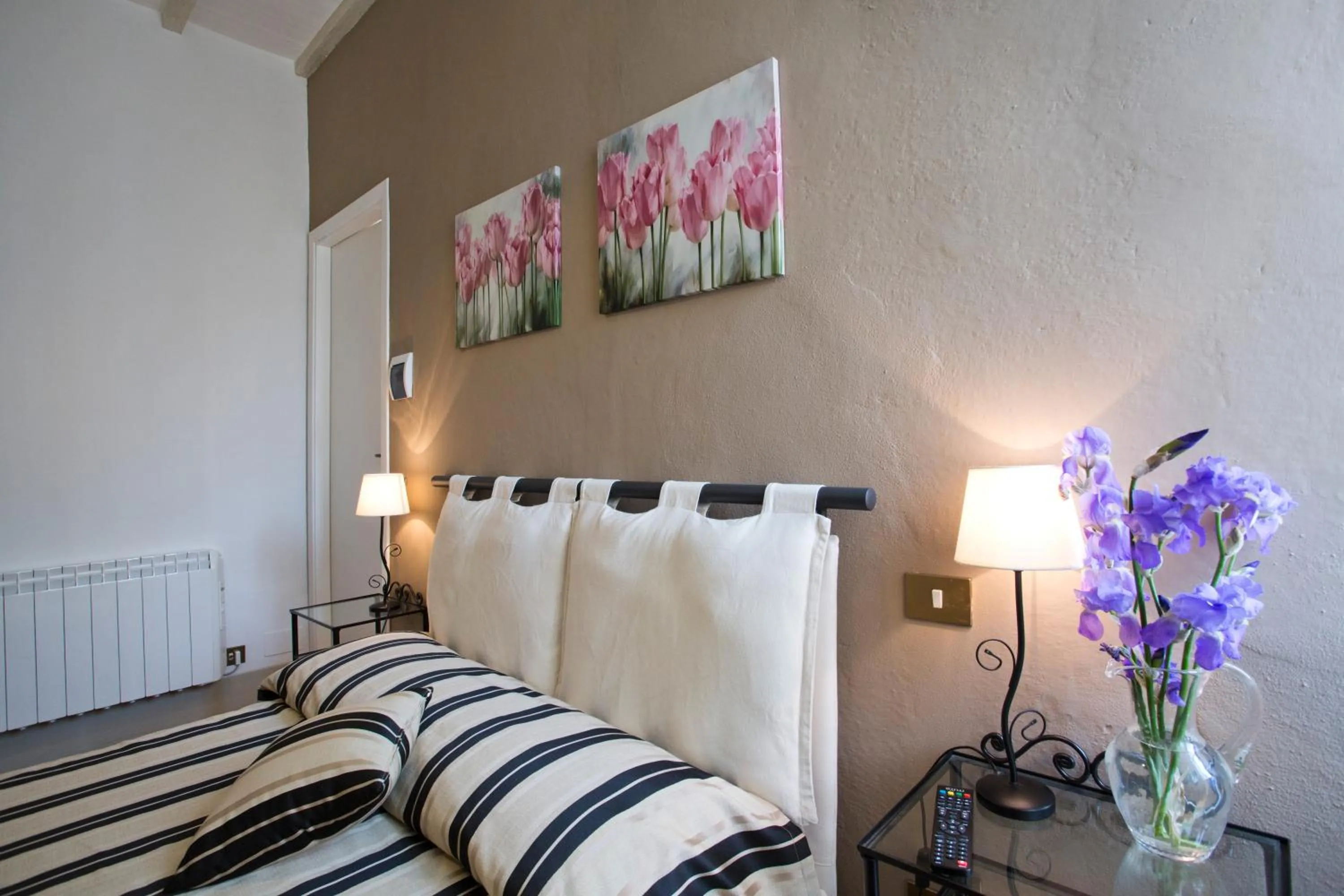 Decorative detail, Bed in Agriturismo San Galgano