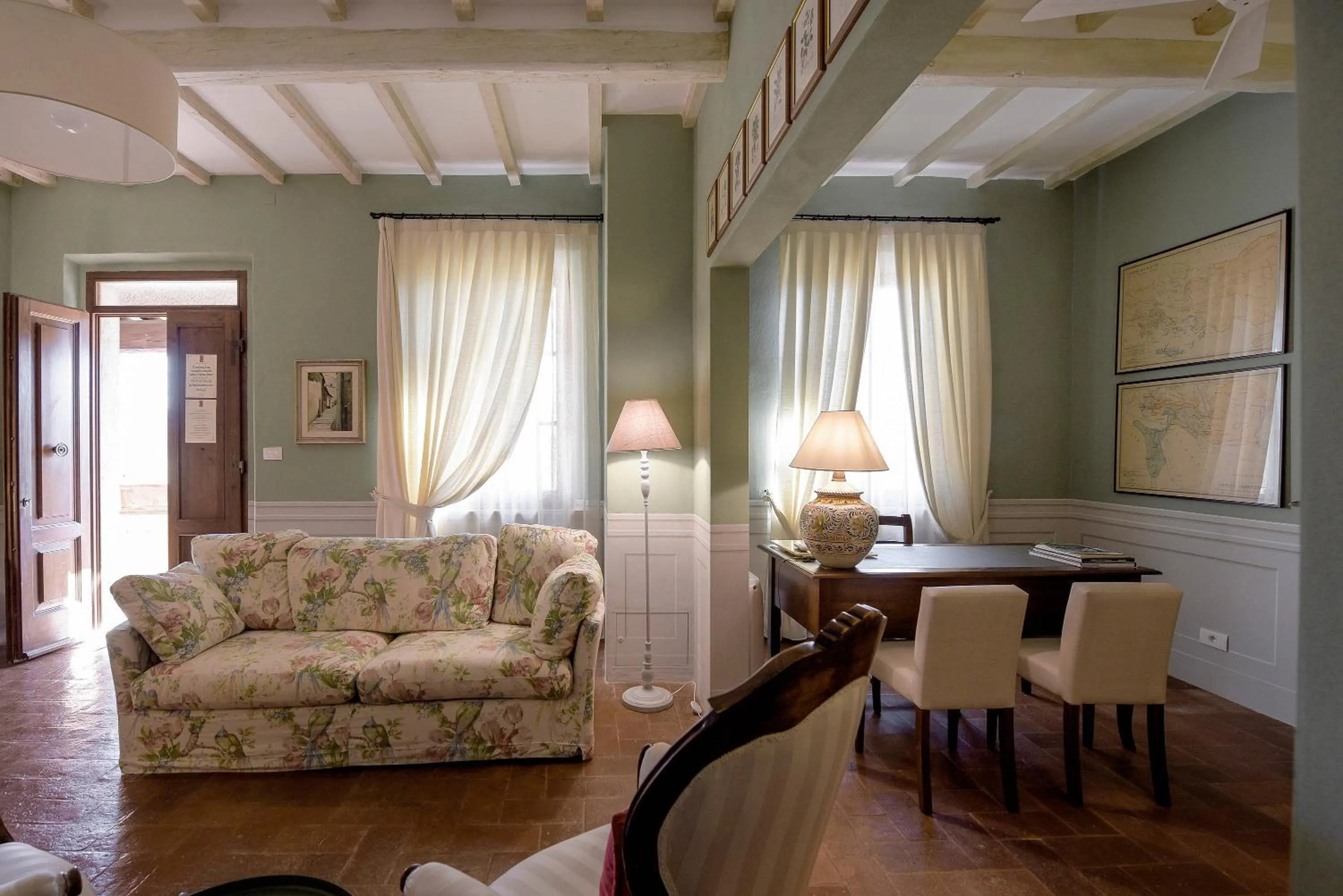 Communal lounge/ TV room in Agriturismo San Galgano