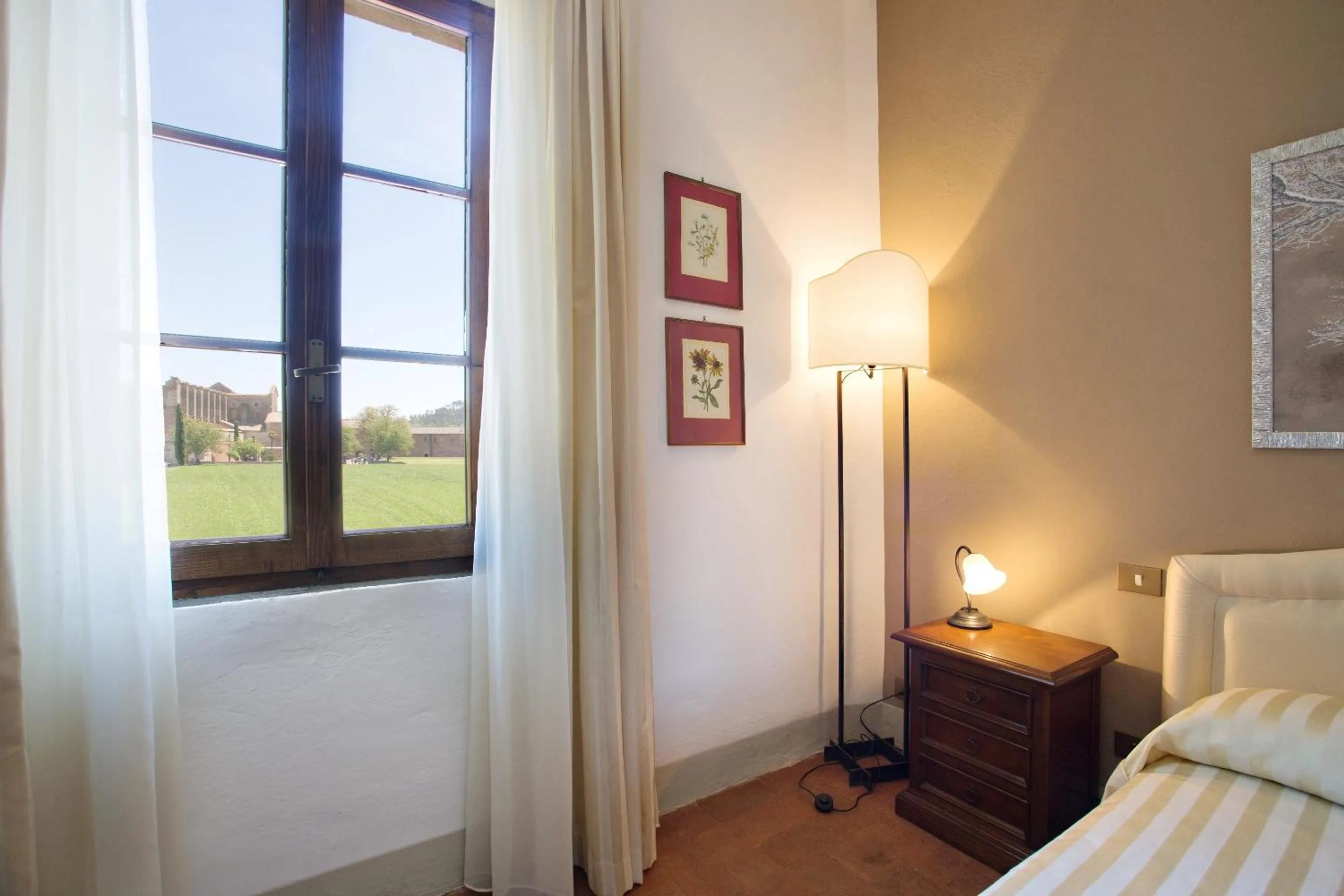 View (from property/room), Bed in Agriturismo San Galgano