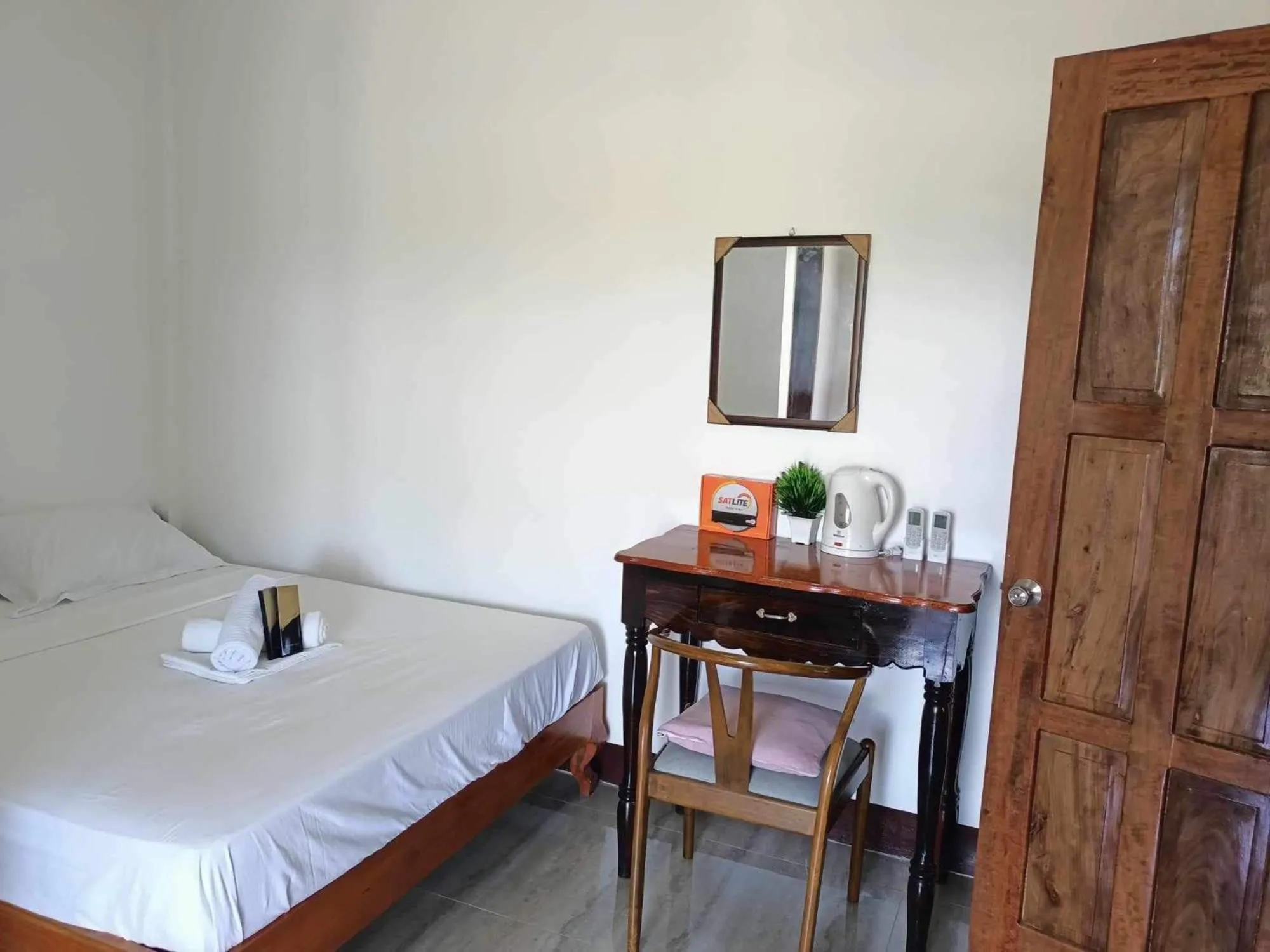 Bedroom, Bed in Villa Royal Palawan