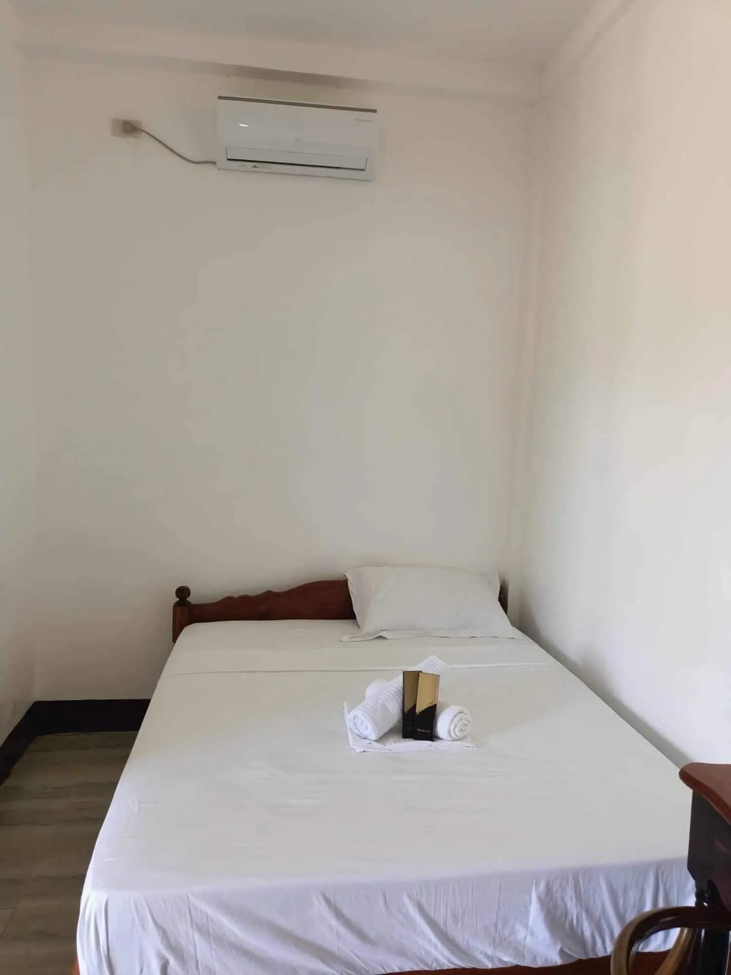 Bed in Villa Royal Palawan