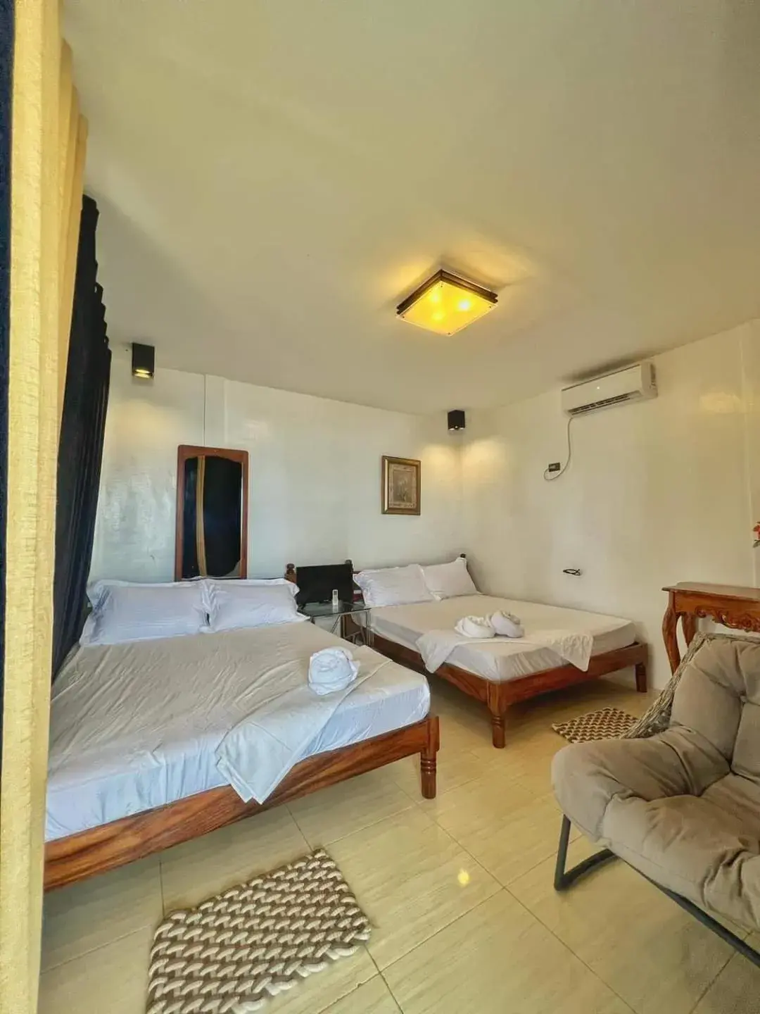 Deluxe Queen Room with Two Queen Beds in Villa Royal Palawan Deluxe Queen Room with Two Queen Beds in Villa Royal Palawan