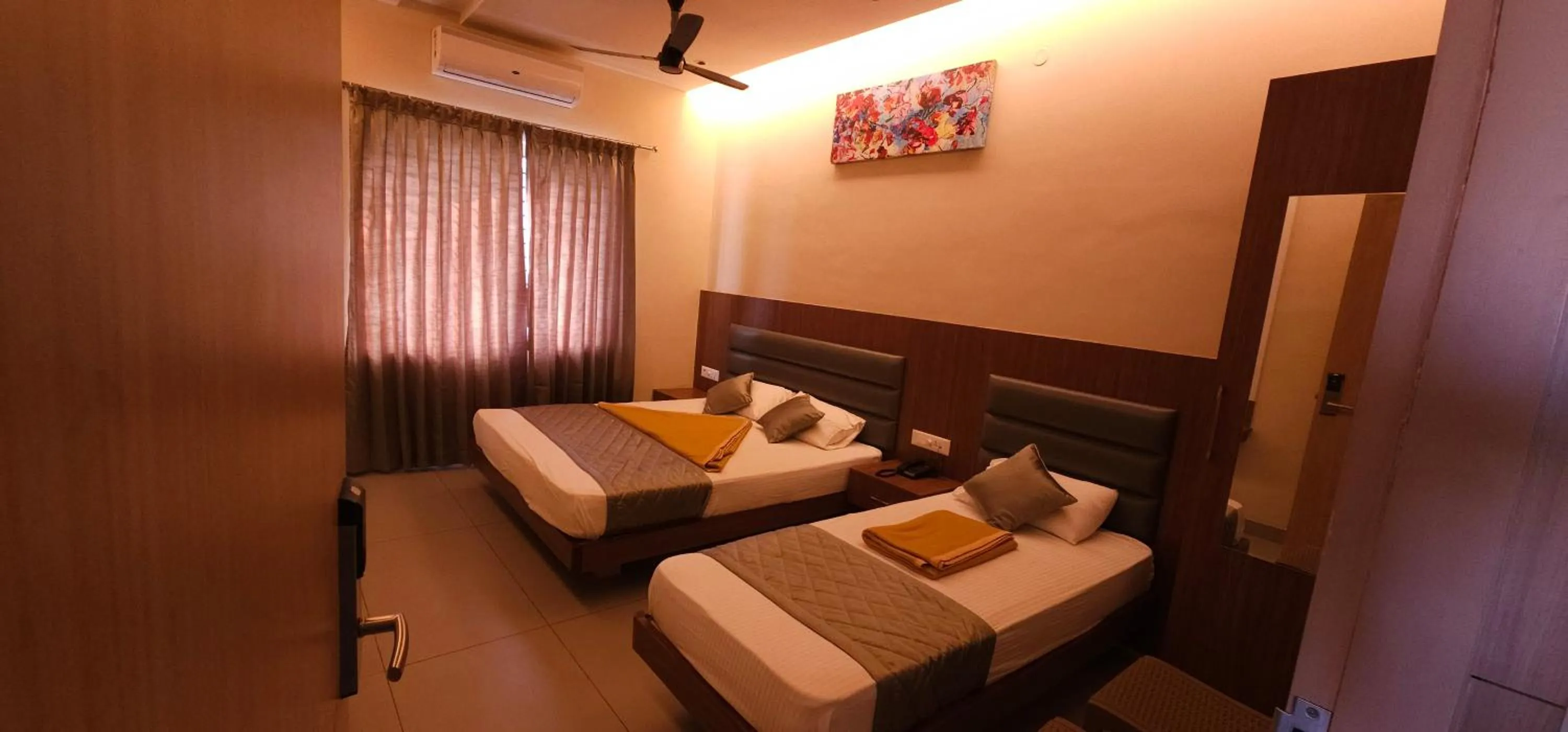 Photo of the whole room, Bed in ELITE RESIDENCY