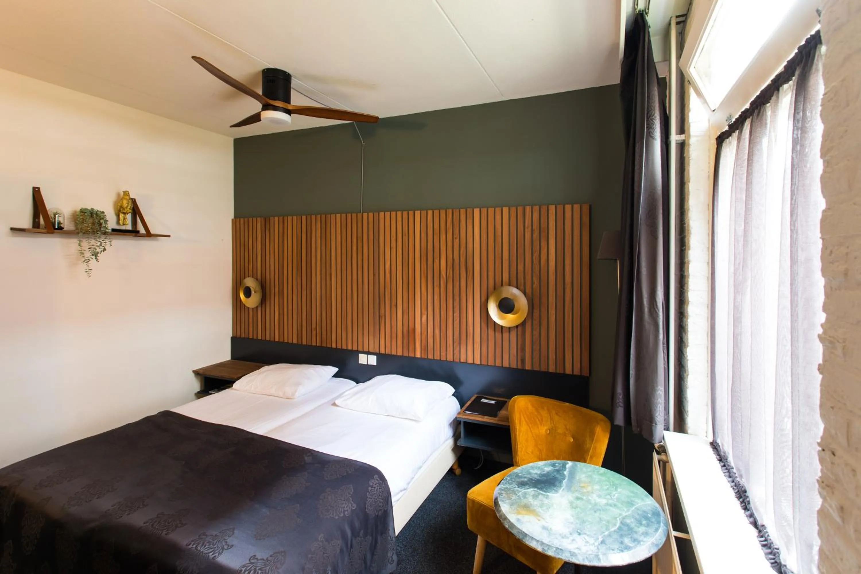 Bed in Hotel Café Restaurant De Posthoorn