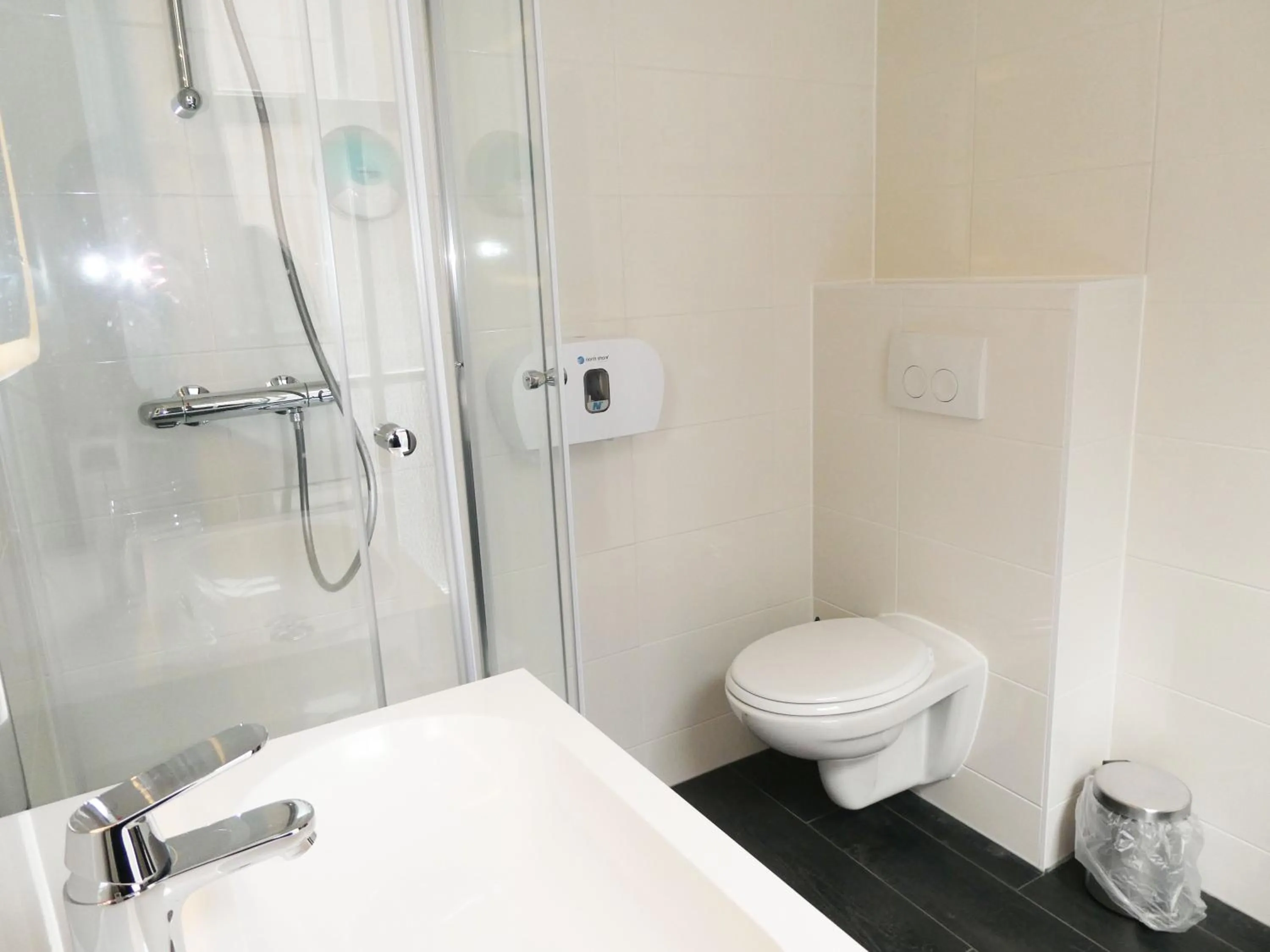 Shower in Hotel Café Restaurant De Posthoorn