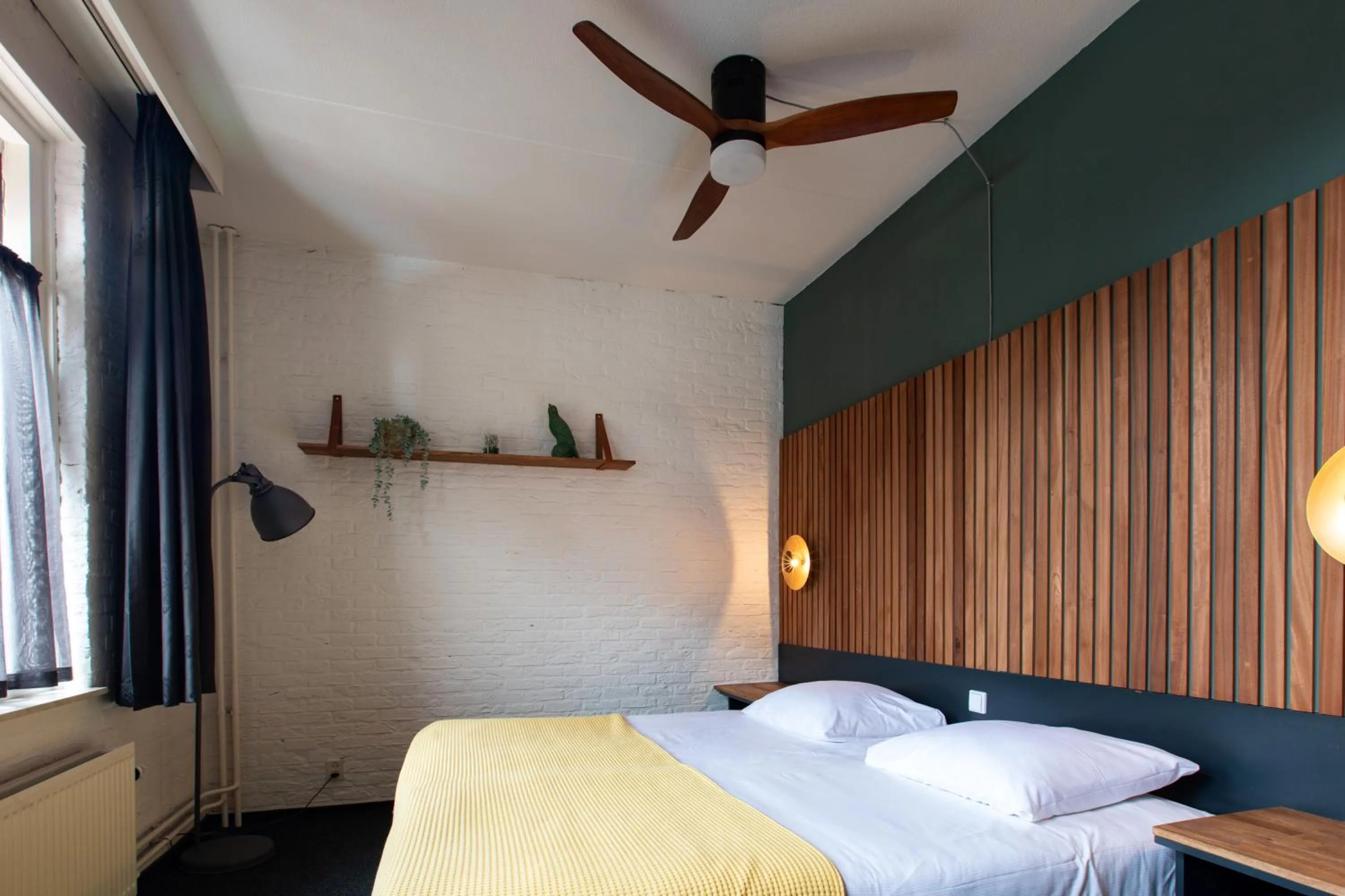 Bed in Hotel Café Restaurant De Posthoorn