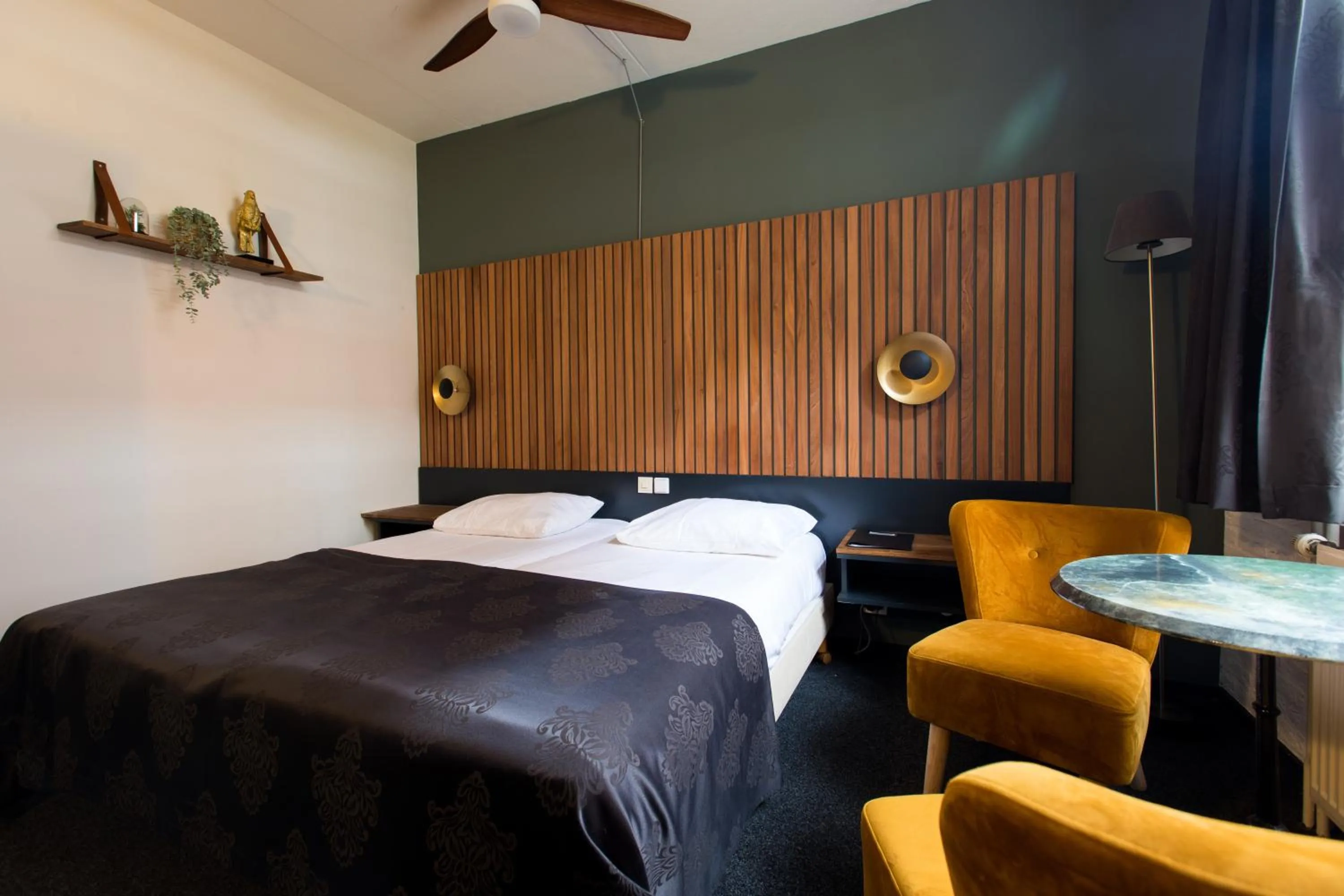 Bed in Hotel Café Restaurant De Posthoorn