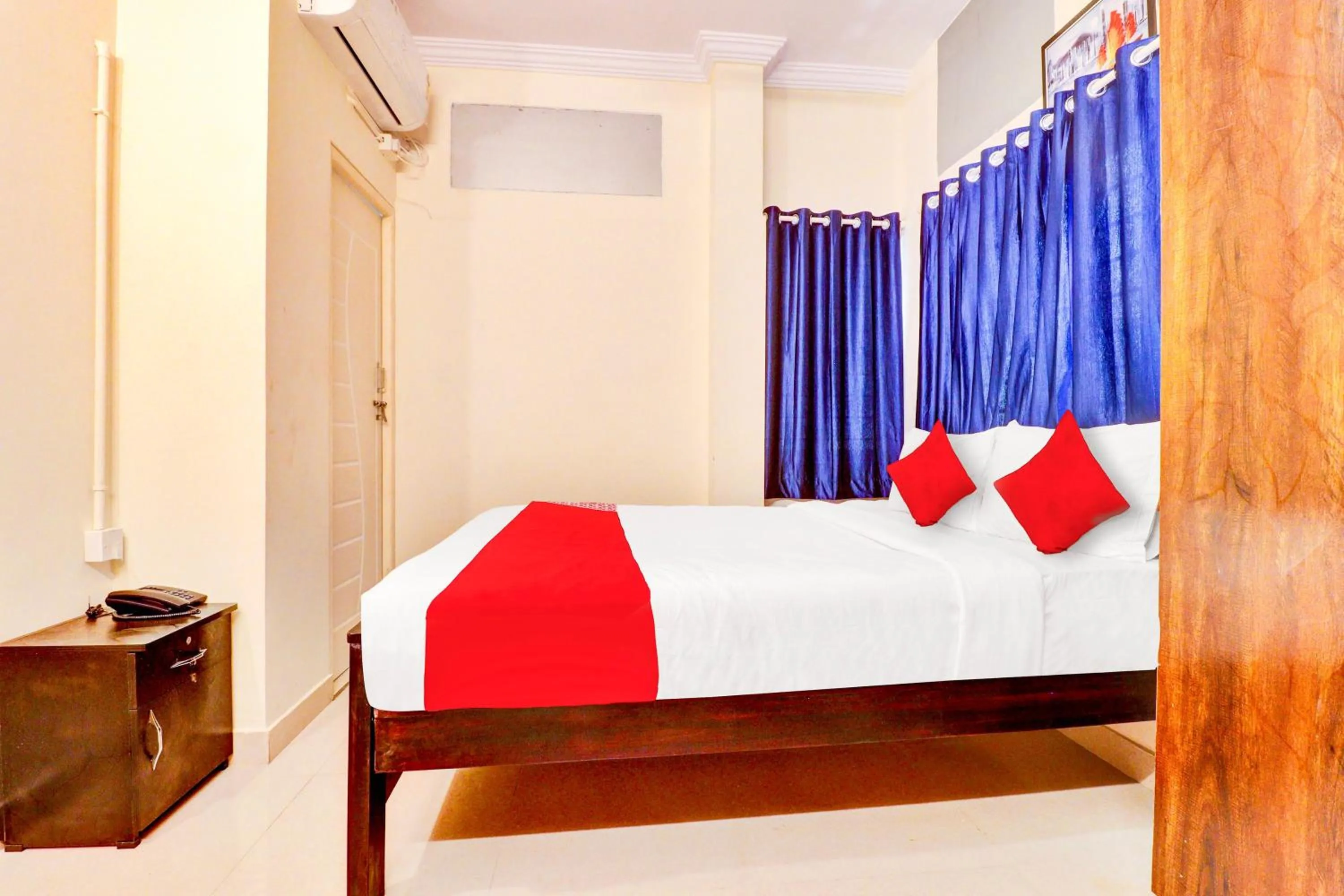 Bedroom, Bed in Hotel O IRA Comforts