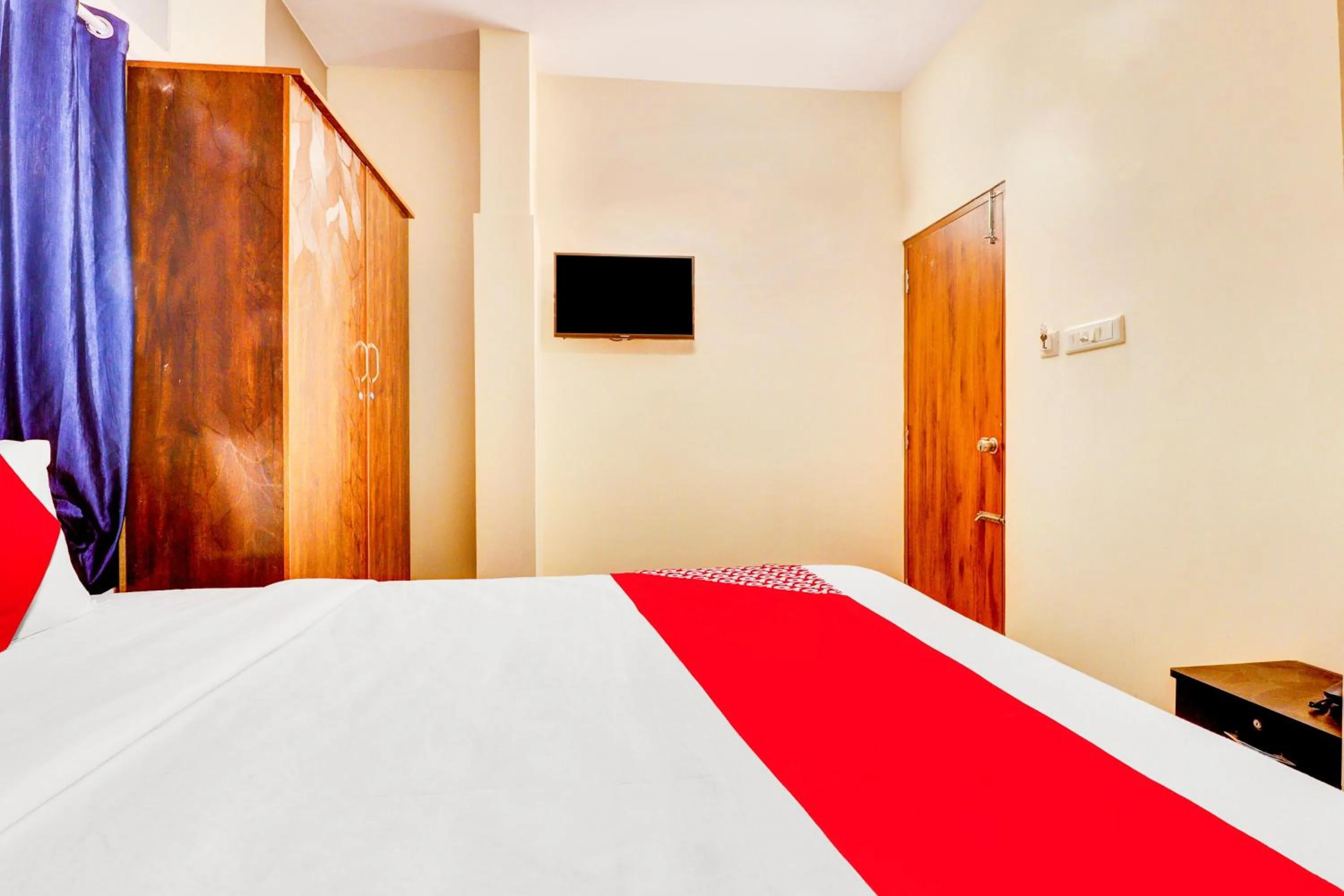 Bedroom, Bed in Hotel O IRA Comforts