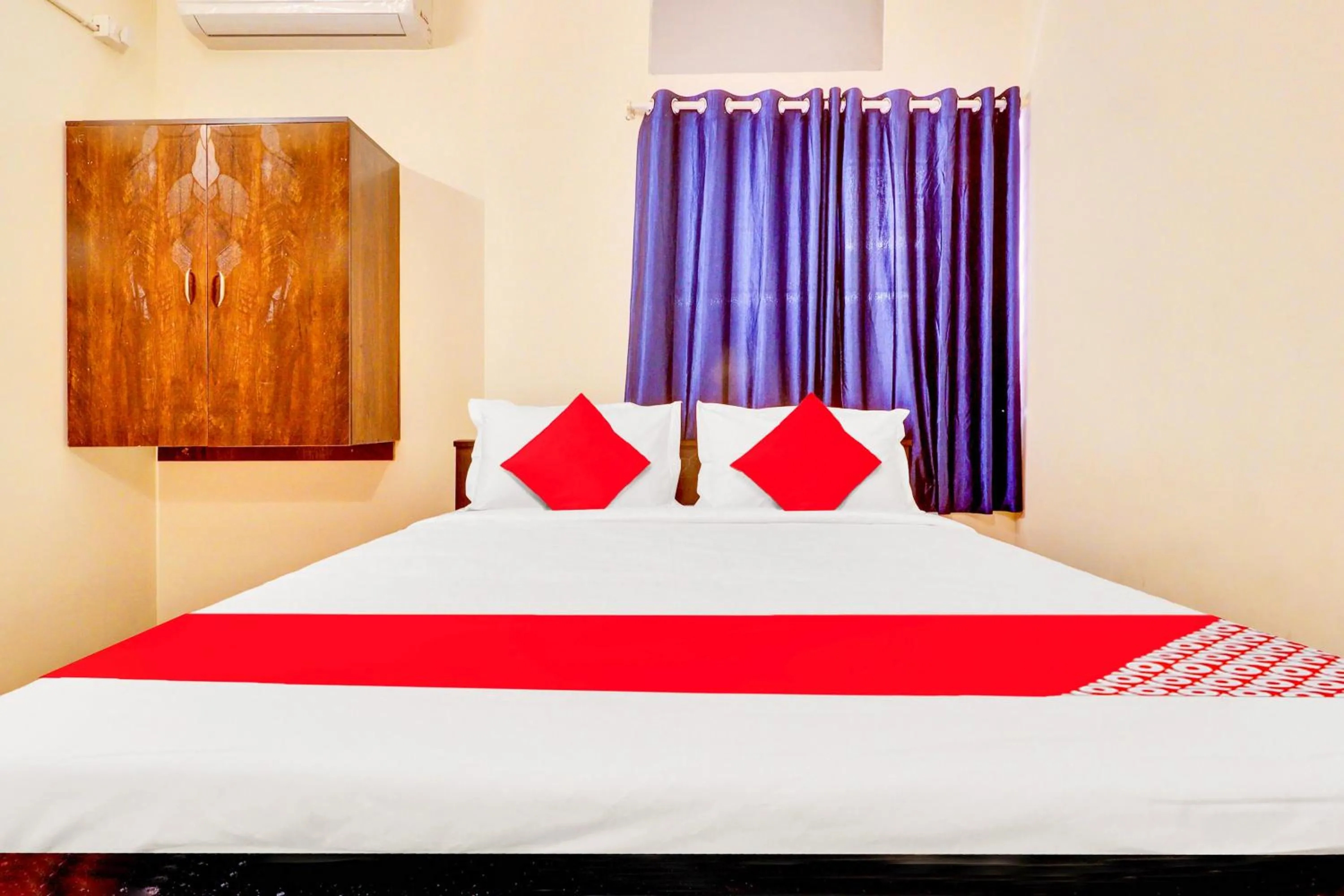 Bedroom, Bed in Hotel O IRA Comforts