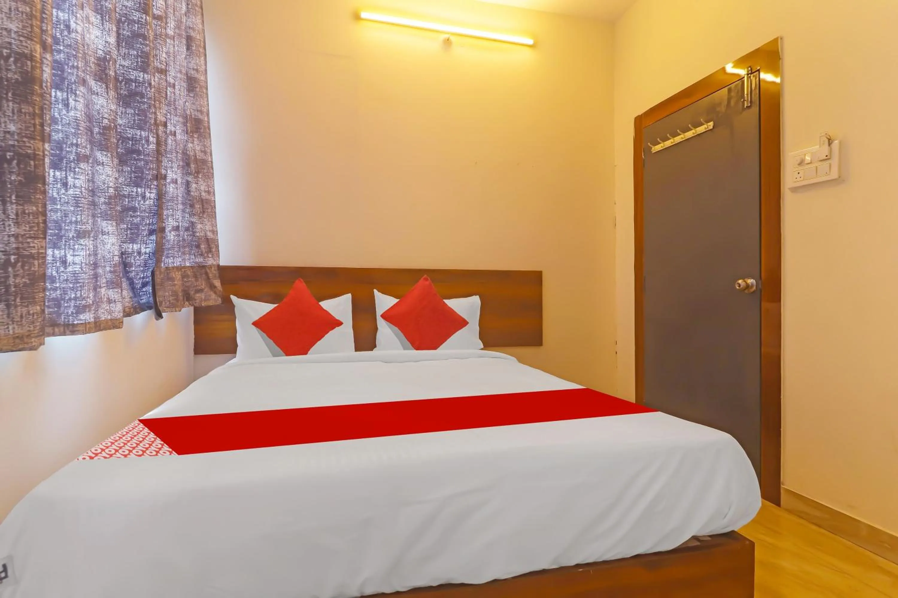 Bedroom, Bed in Hotel O Ragas Inn