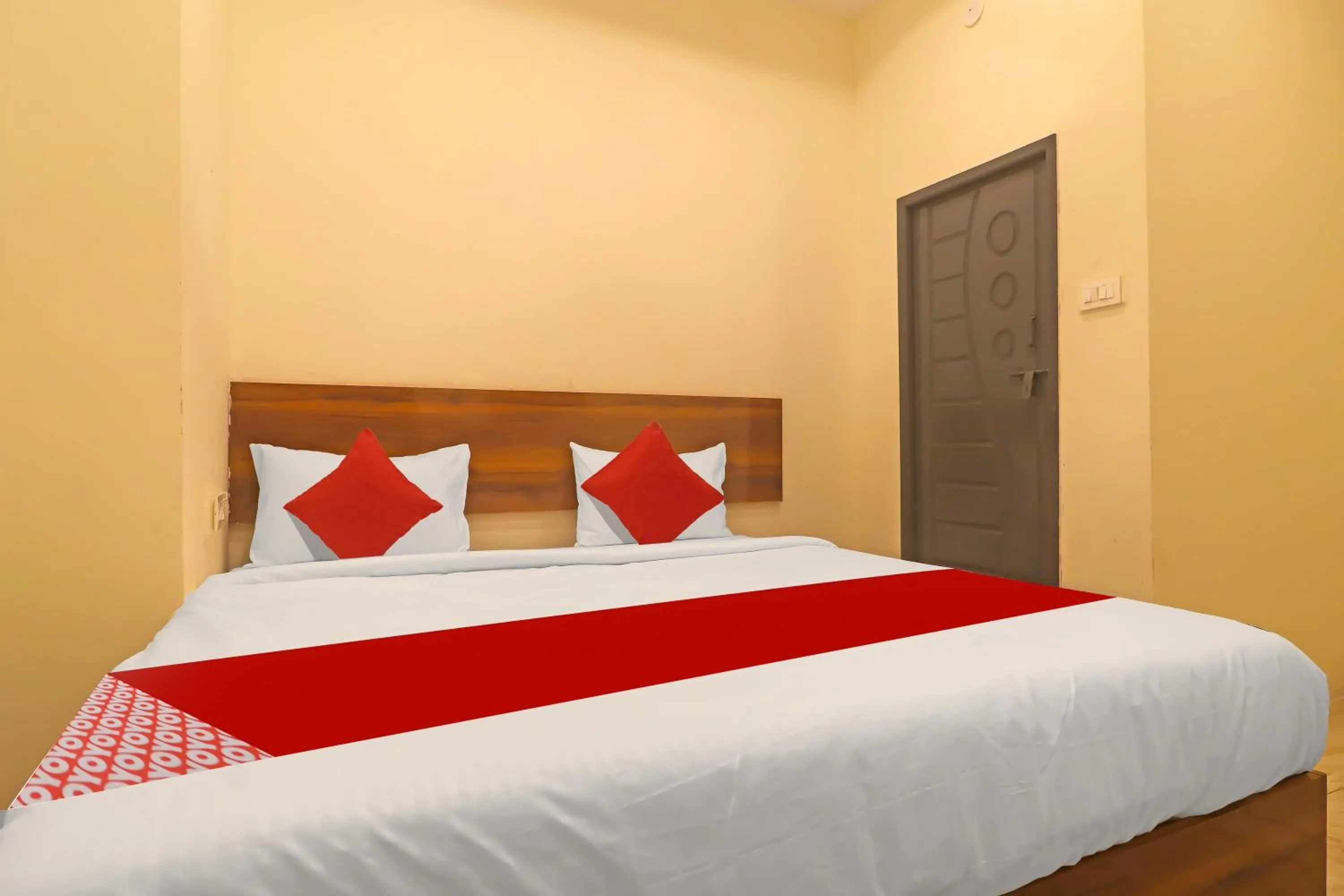 Bedroom, Bed in Hotel O Ragas Inn