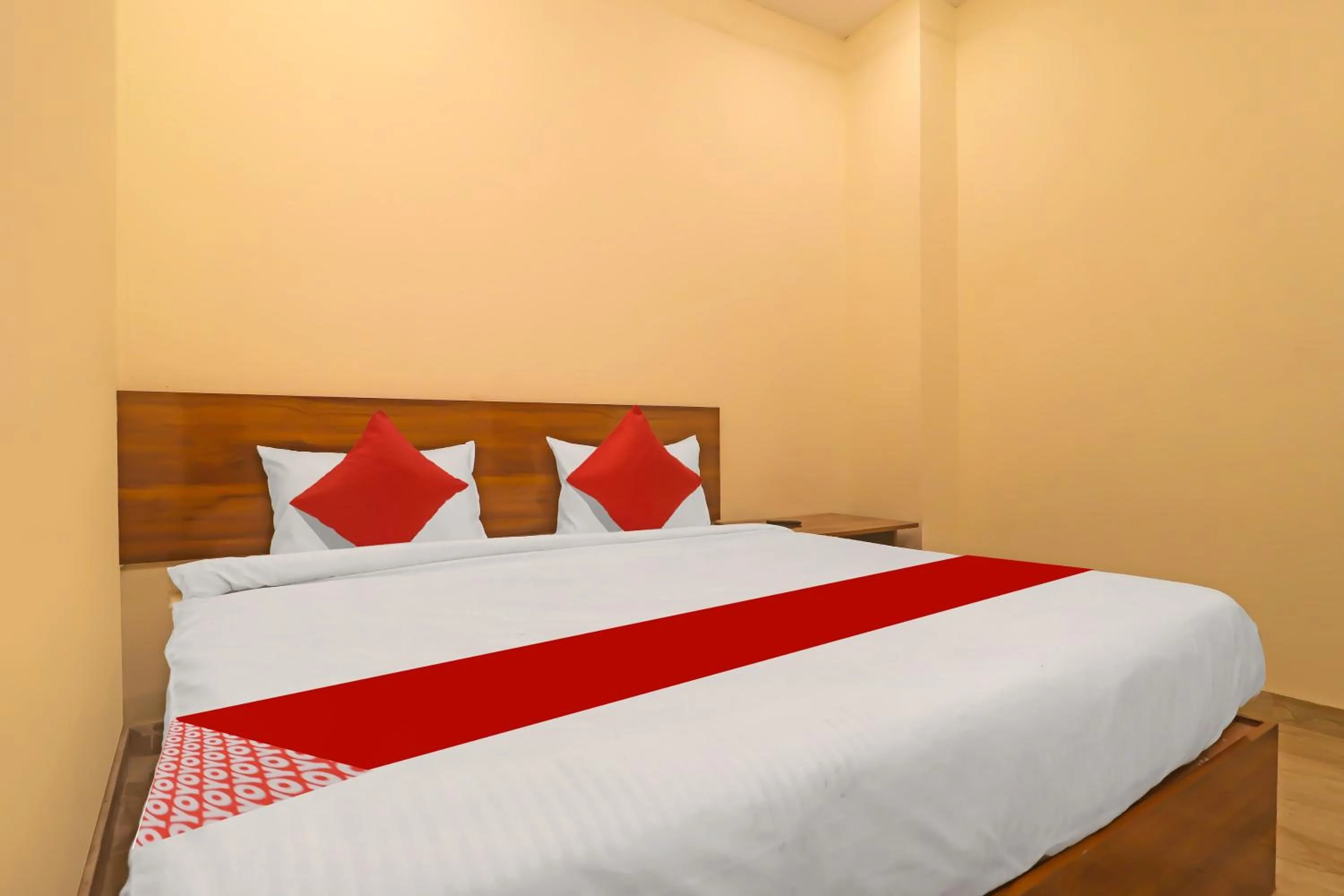 Bedroom, Bed in Hotel O Ragas Inn