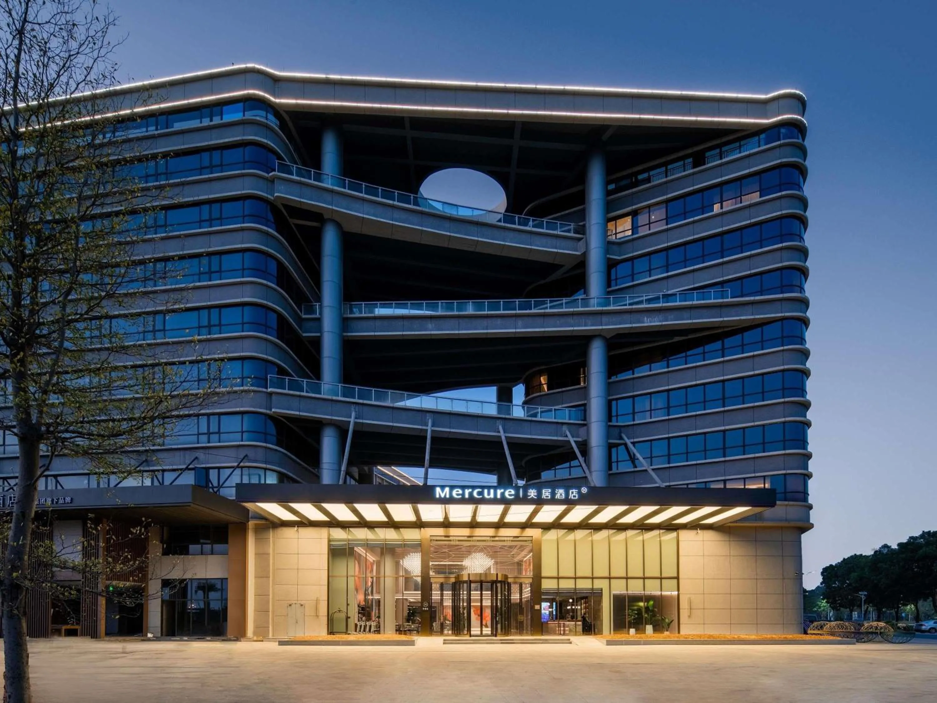 Property building in Mercure Guangzhou Baiyun International Airport - Airport Free Shuttle Bus