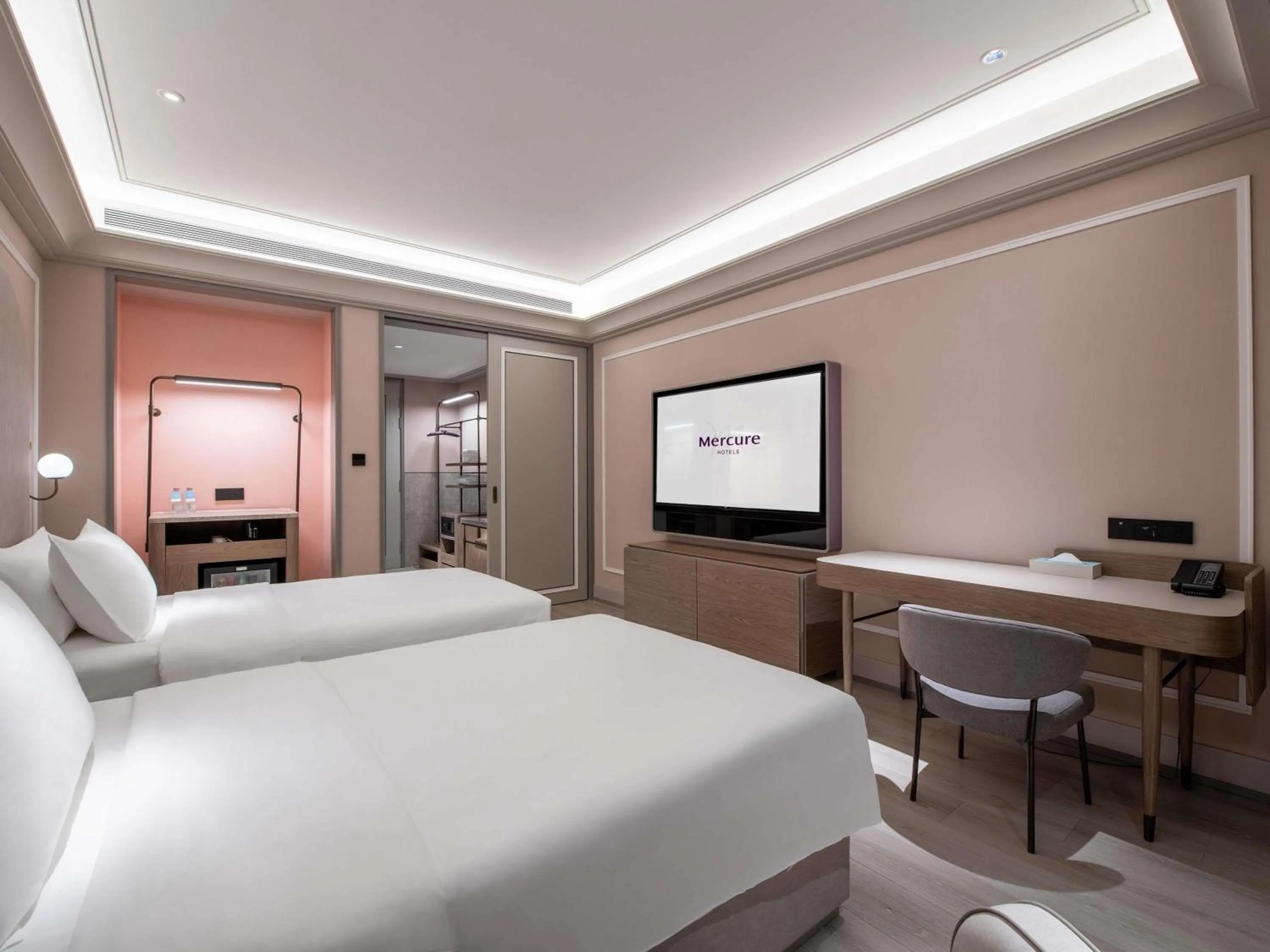 Bedroom, Bed in Mercure Guangzhou Baiyun International Airport - Airport Free Shuttle Bus