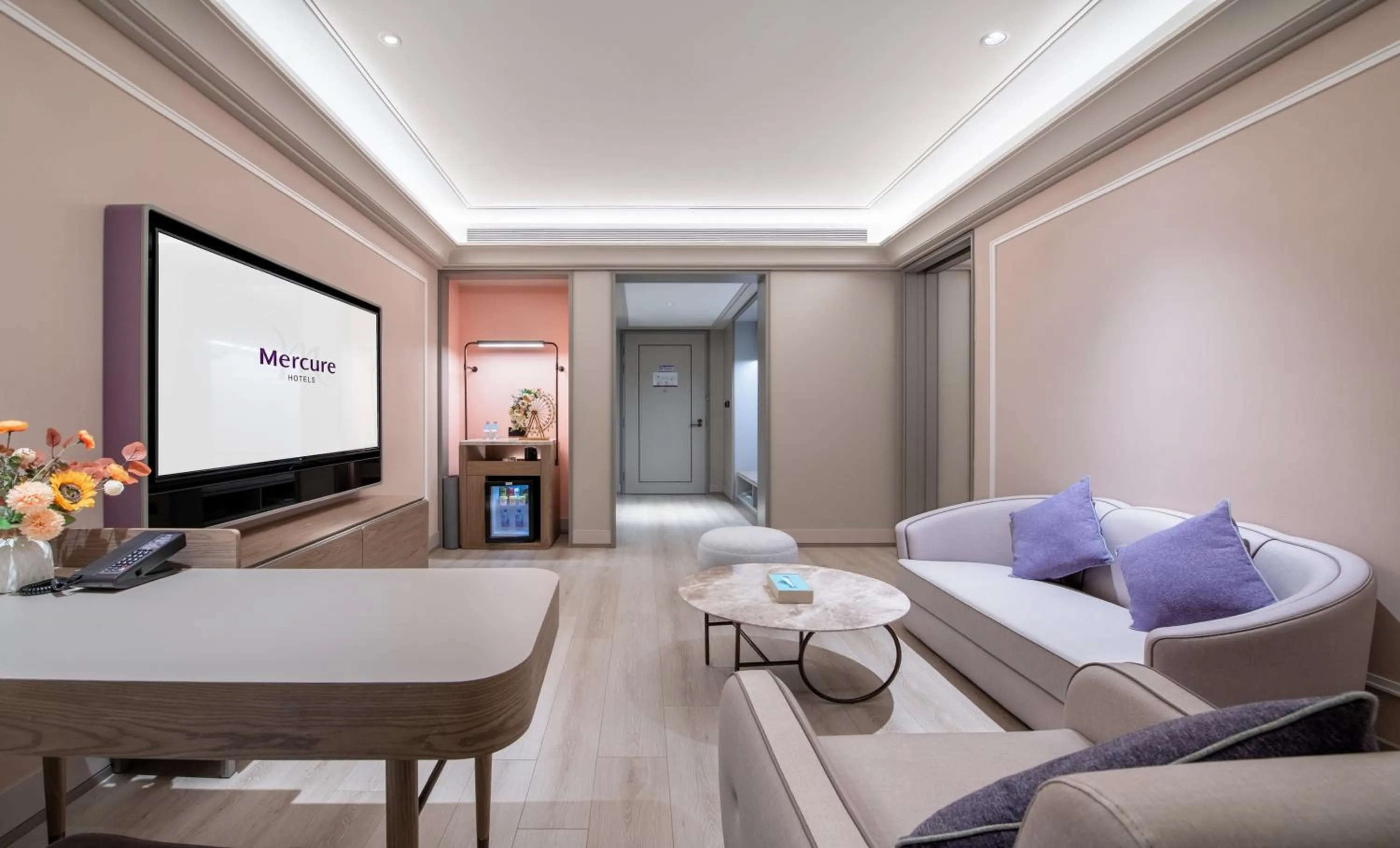 Living room in Mercure Guangzhou Baiyun International Airport - Airport Free Shuttle Bus