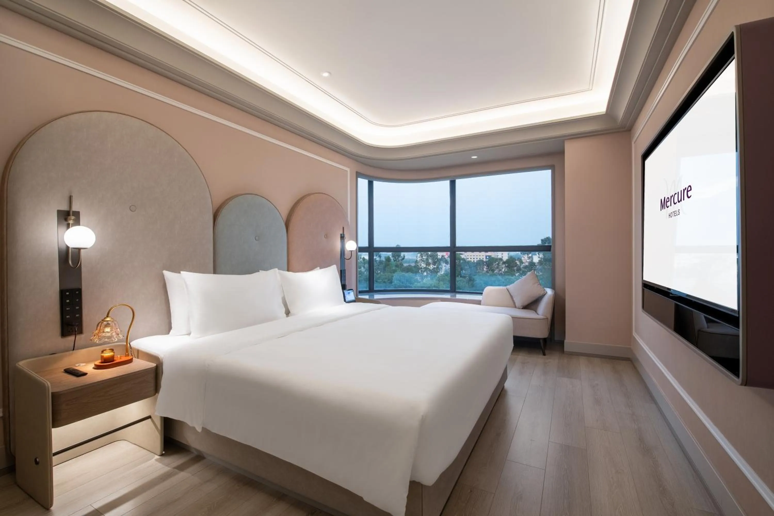 Bedroom, Bed in Mercure Guangzhou Baiyun International Airport - Airport Free Shuttle Bus