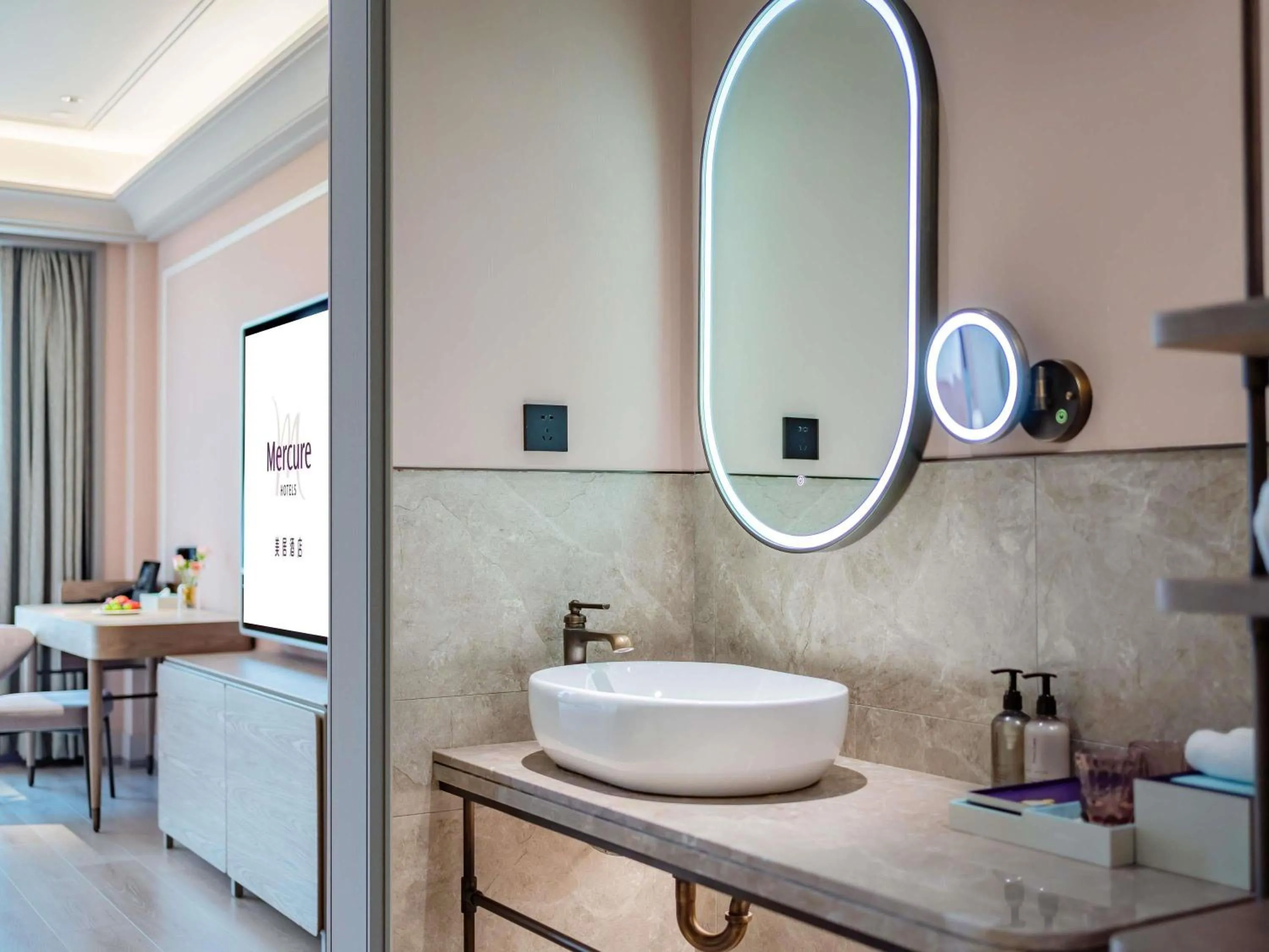 Bedroom in Mercure Guangzhou Baiyun International Airport - Airport Free Shuttle Bus