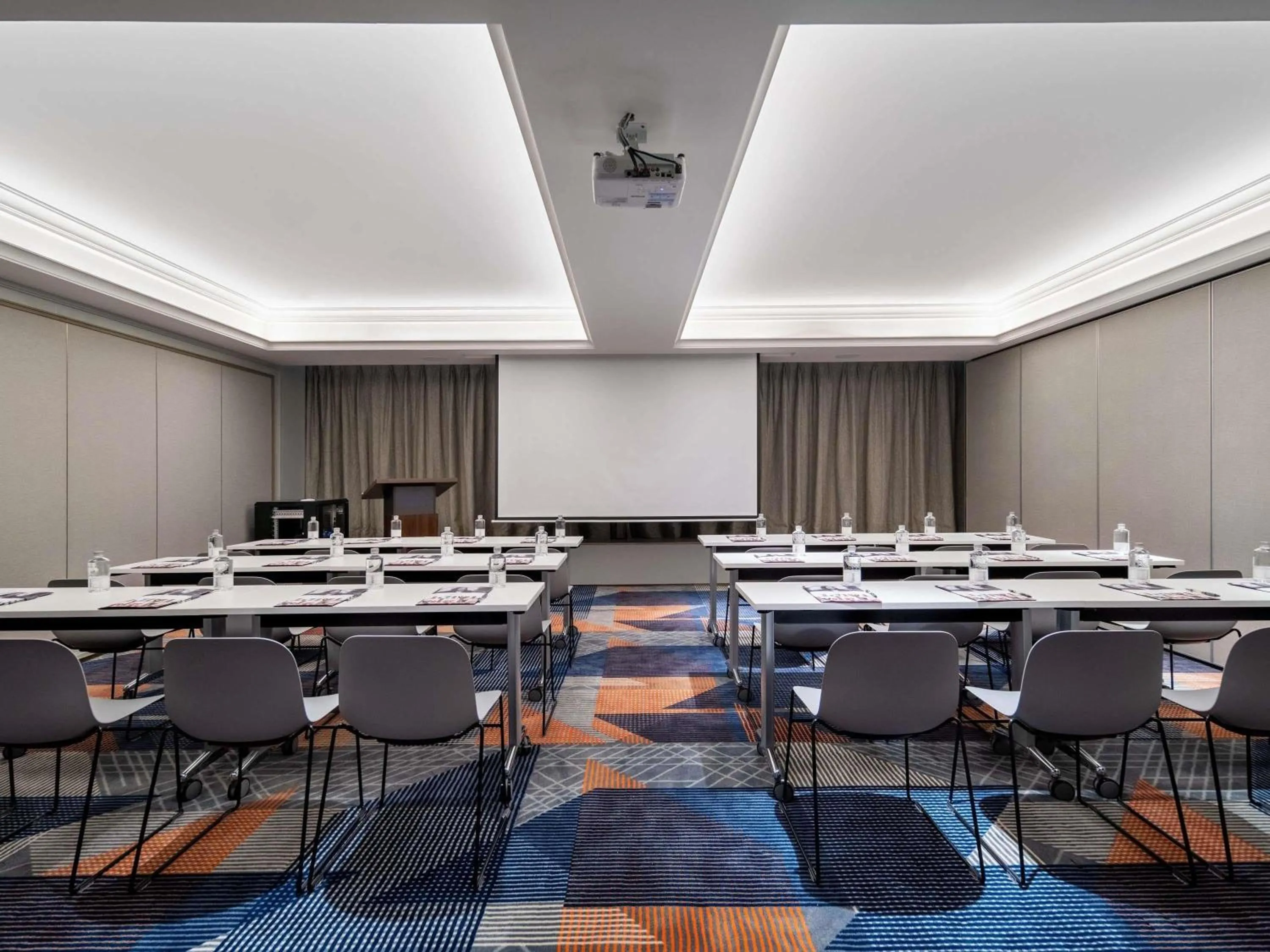 Meeting/conference room in Mercure Guangzhou Baiyun International Airport - Airport Free Shuttle Bus