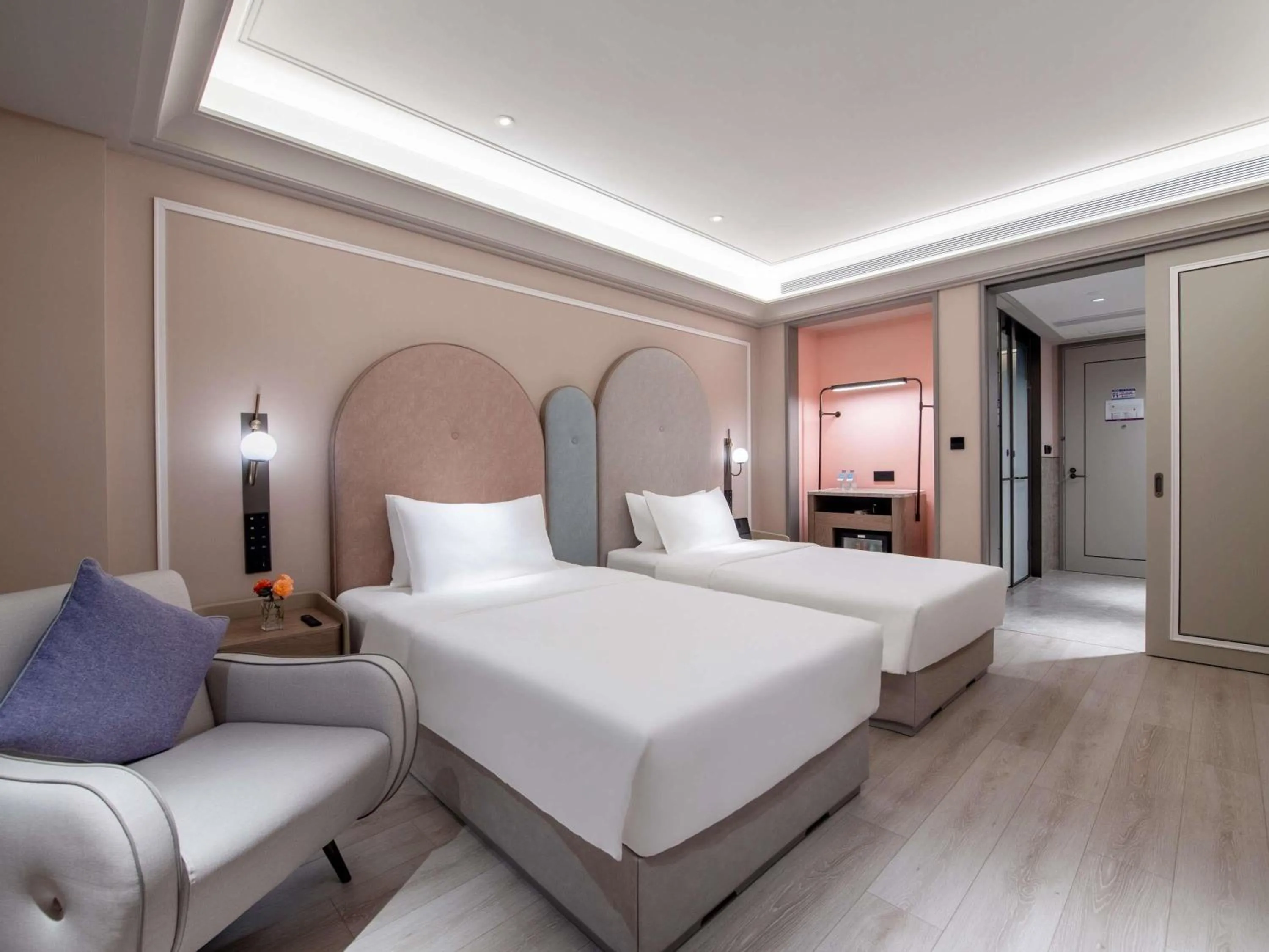 Bedroom, Bed in Mercure Guangzhou Baiyun International Airport - Airport Free Shuttle Bus