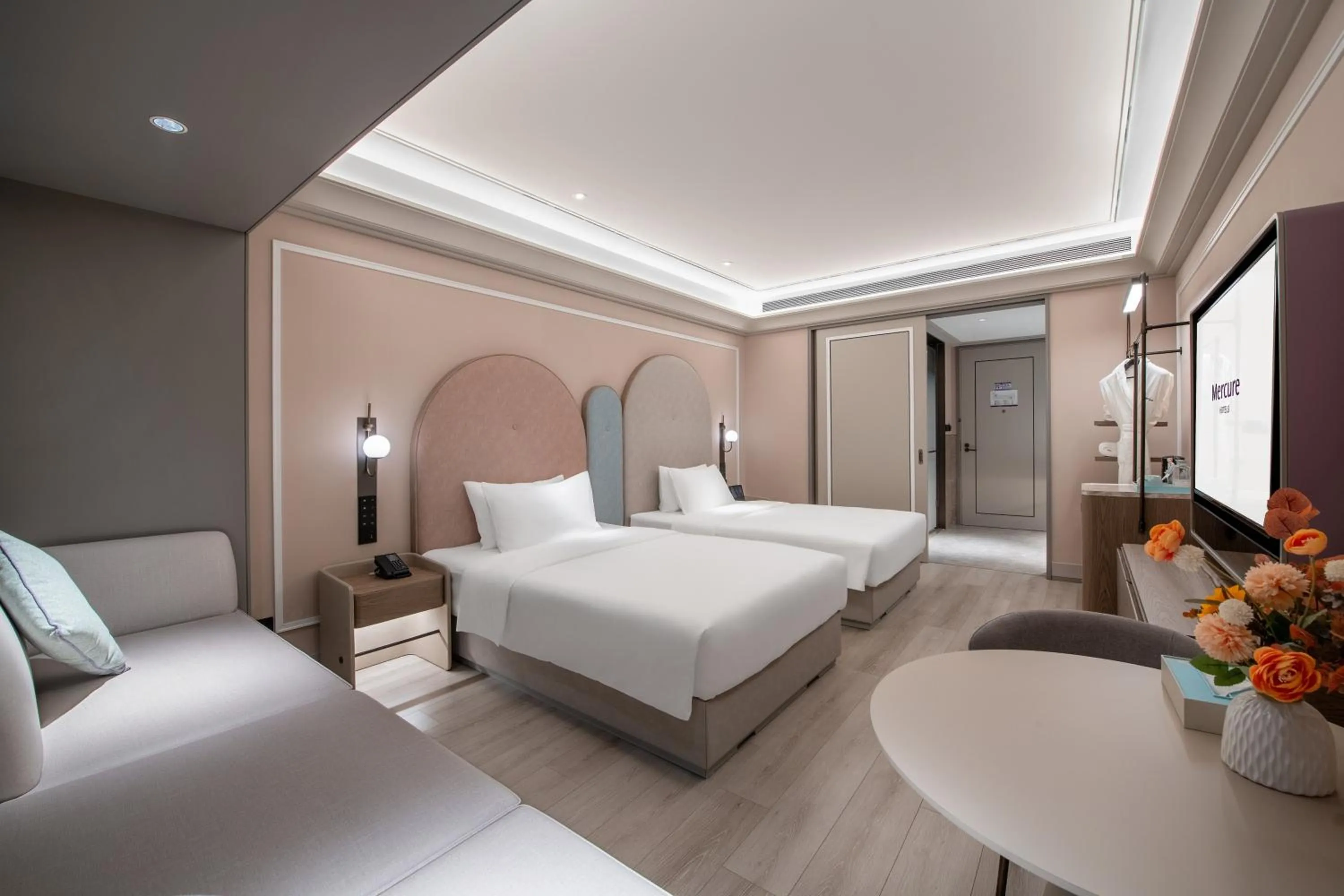 Bedroom, Bed in Mercure Guangzhou Baiyun International Airport - Airport Free Shuttle Bus