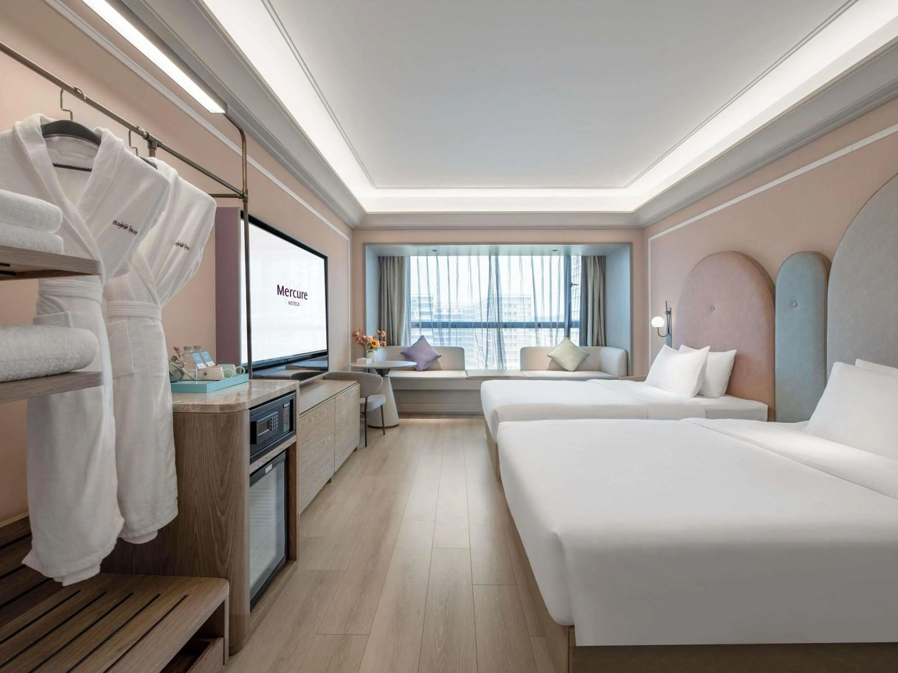Bedroom, Bed in Mercure Guangzhou Baiyun International Airport - Airport Free Shuttle Bus