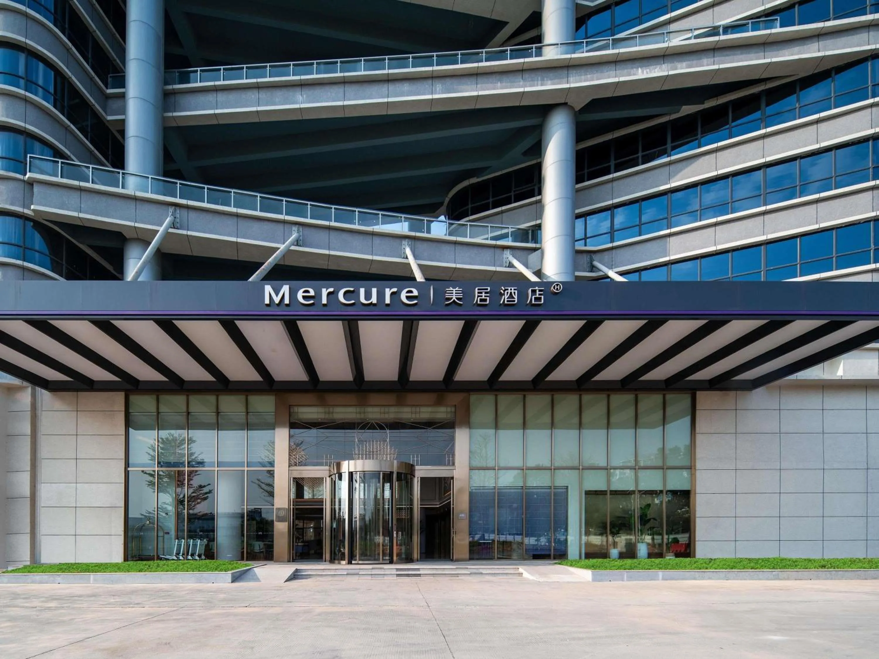 Property building in Mercure Guangzhou Baiyun International Airport - Airport Free Shuttle Bus