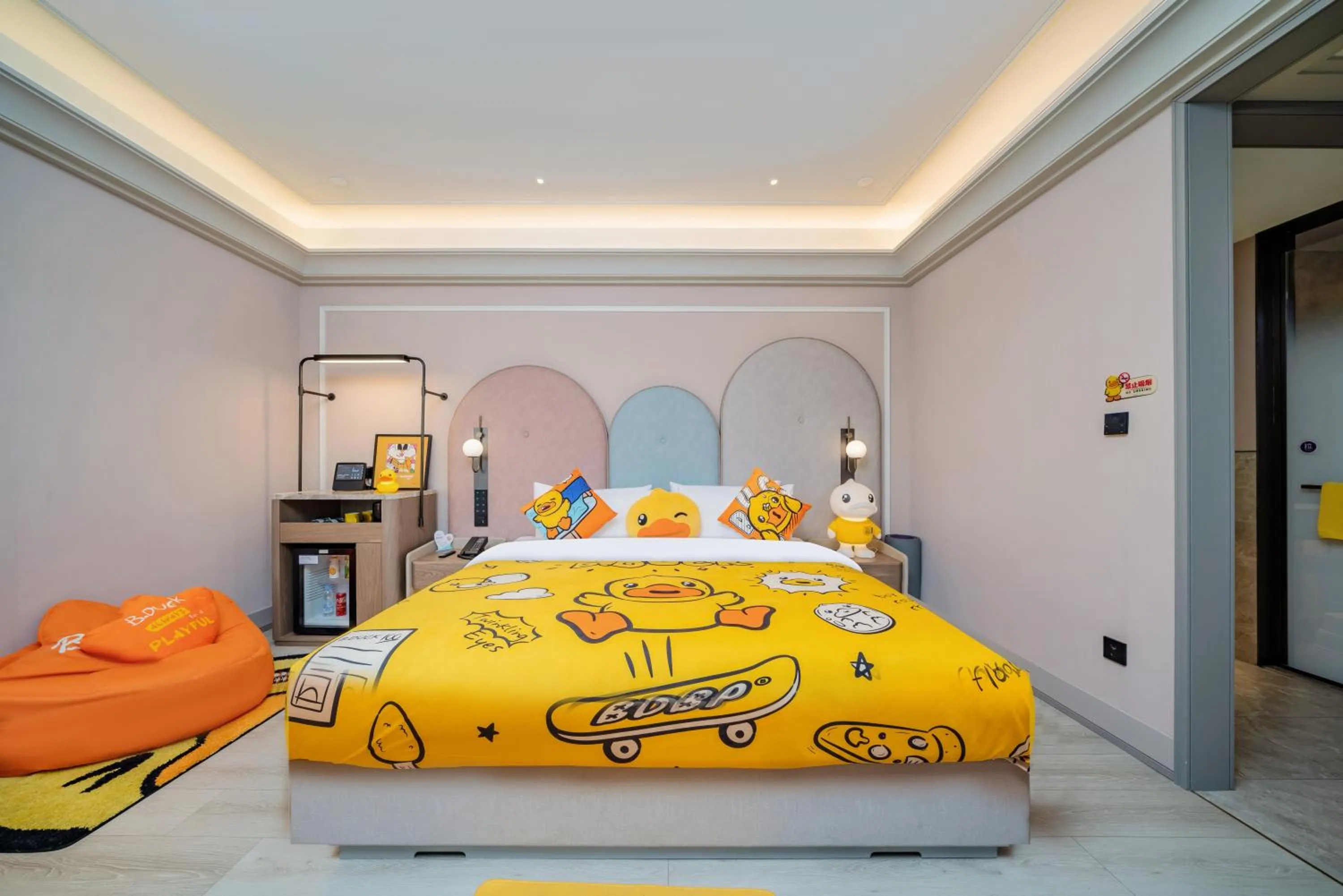 Bedroom, Bed in Mercure Guangzhou Baiyun International Airport - Airport Free Shuttle Bus