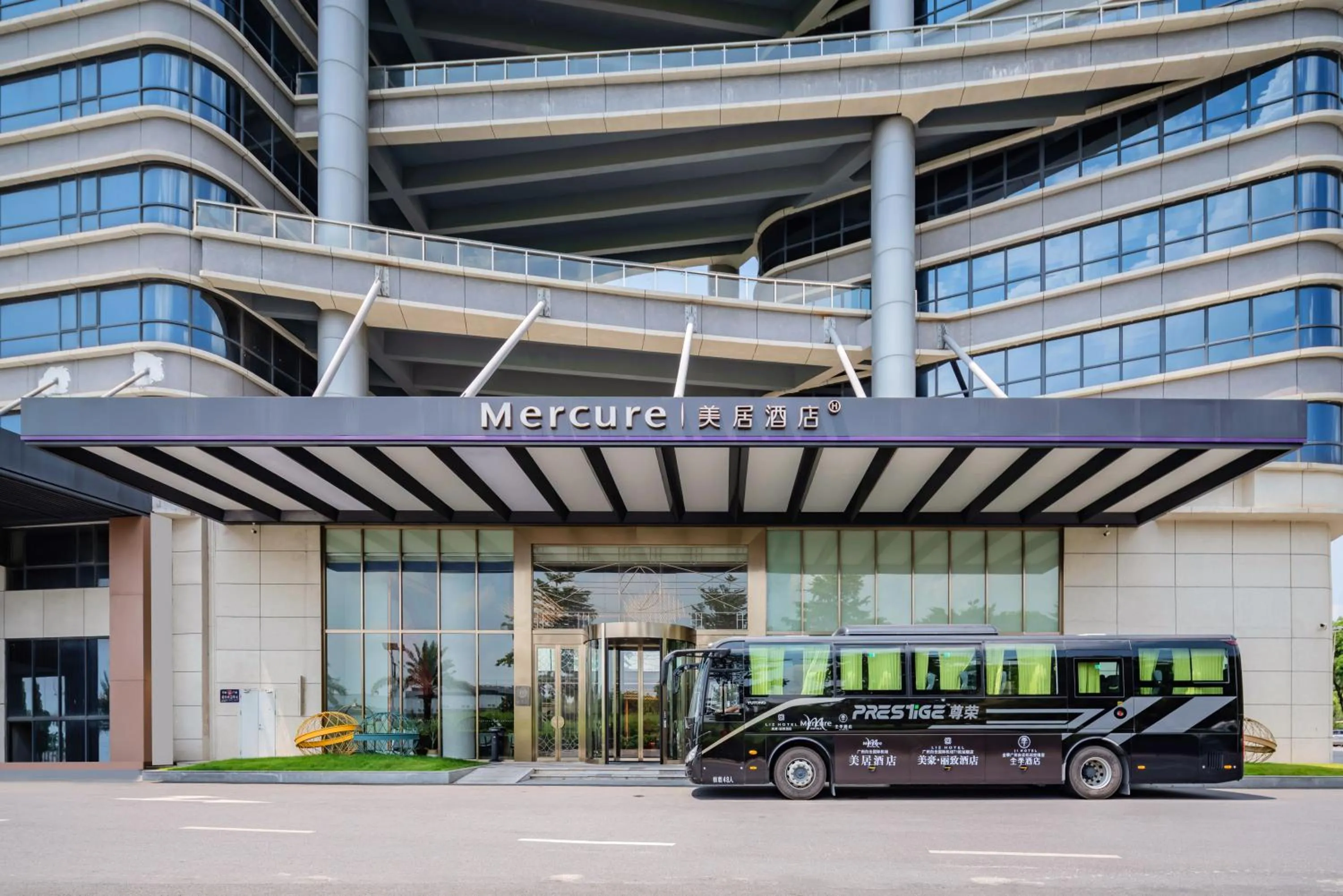 Property building in Mercure Guangzhou Baiyun International Airport - Airport Free Shuttle Bus