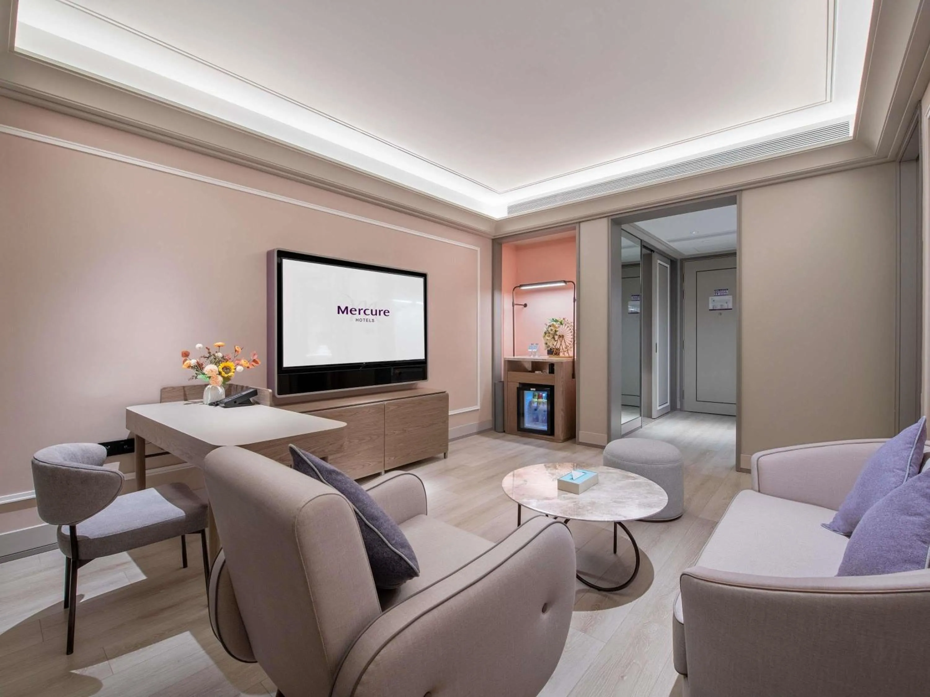 Photo of the whole room in Mercure Guangzhou Baiyun International Airport - Airport Free Shuttle Bus