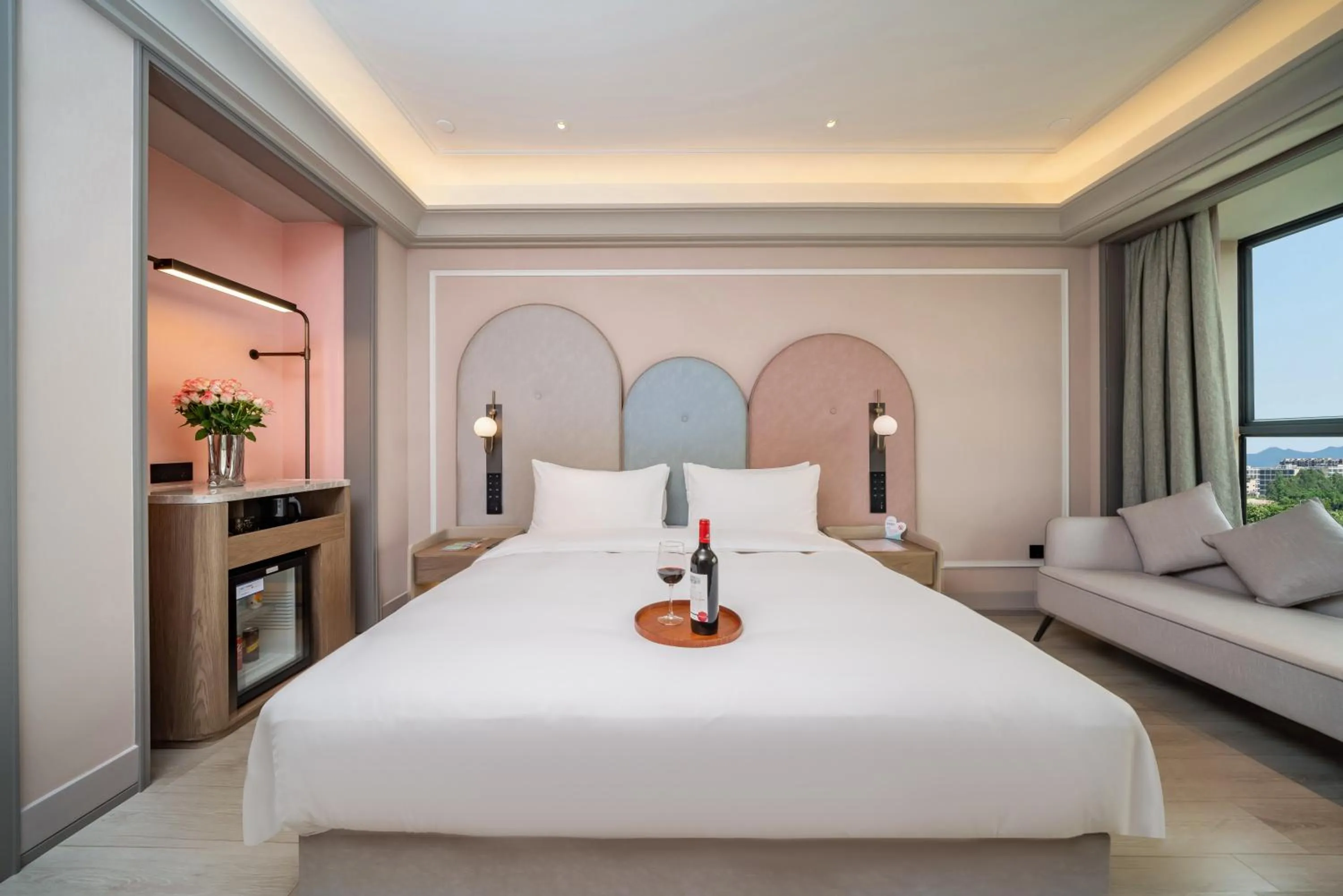 Bedroom, Bed in Mercure Guangzhou Baiyun International Airport - Airport Free Shuttle Bus