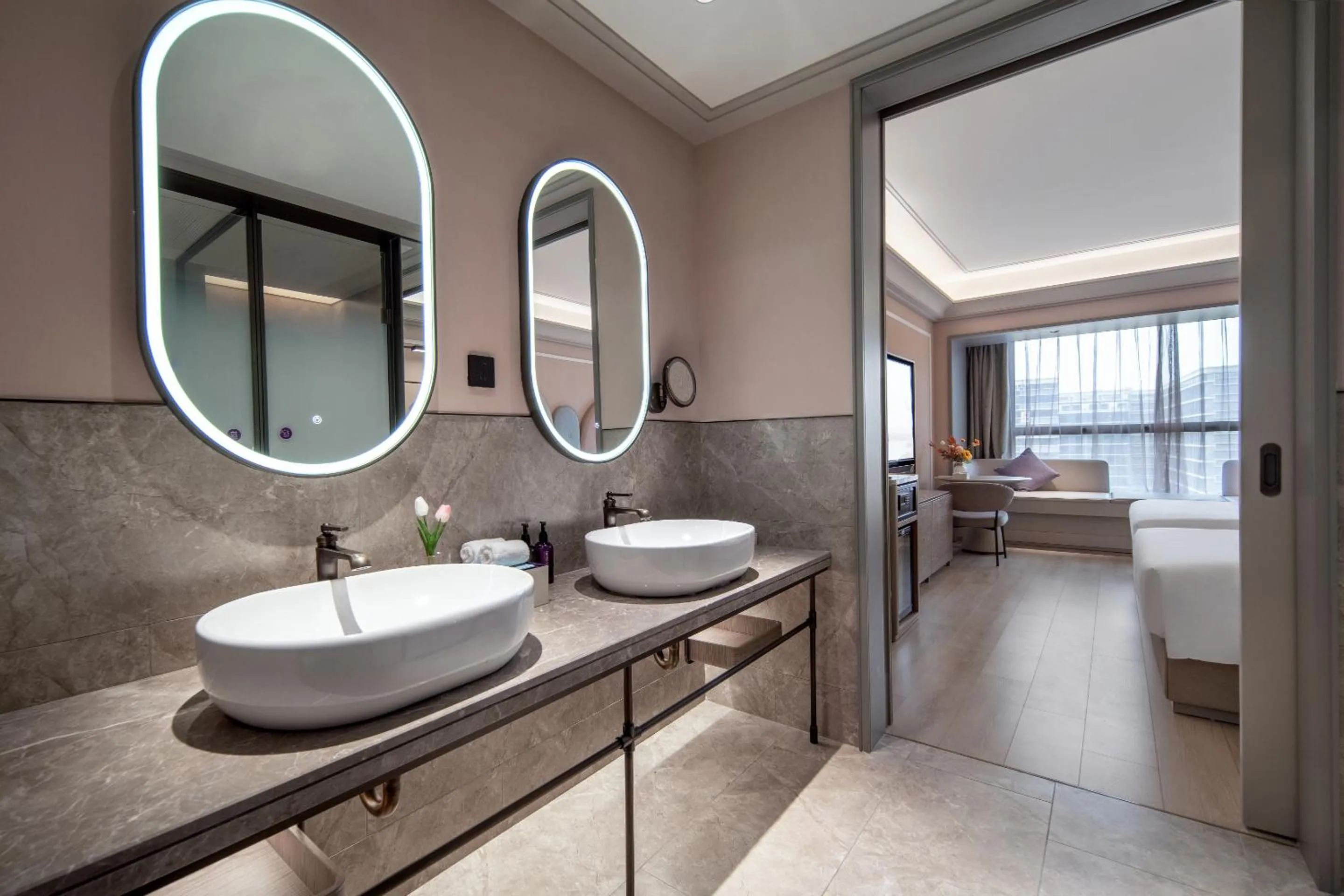 Bathroom in Mercure Guangzhou Baiyun International Airport - Airport Free Shuttle Bus