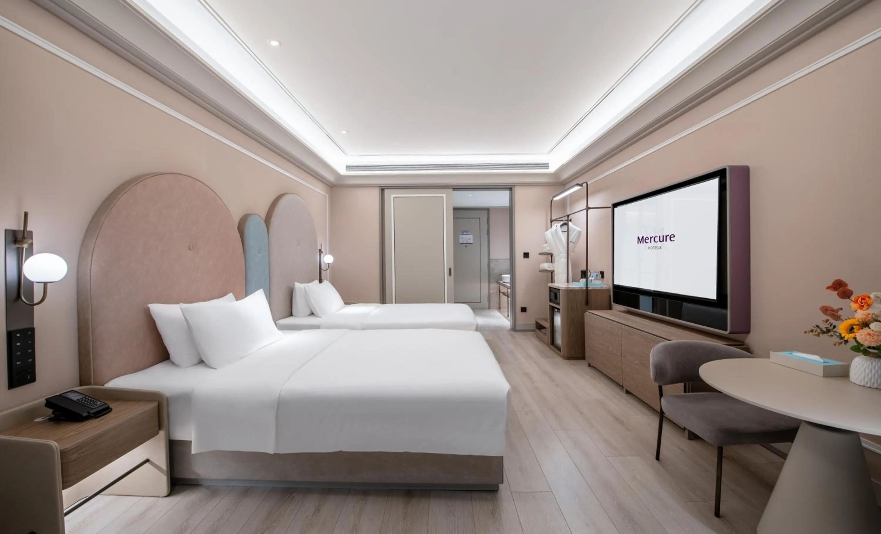 Bed in Mercure Guangzhou Baiyun International Airport - Airport Free Shuttle Bus