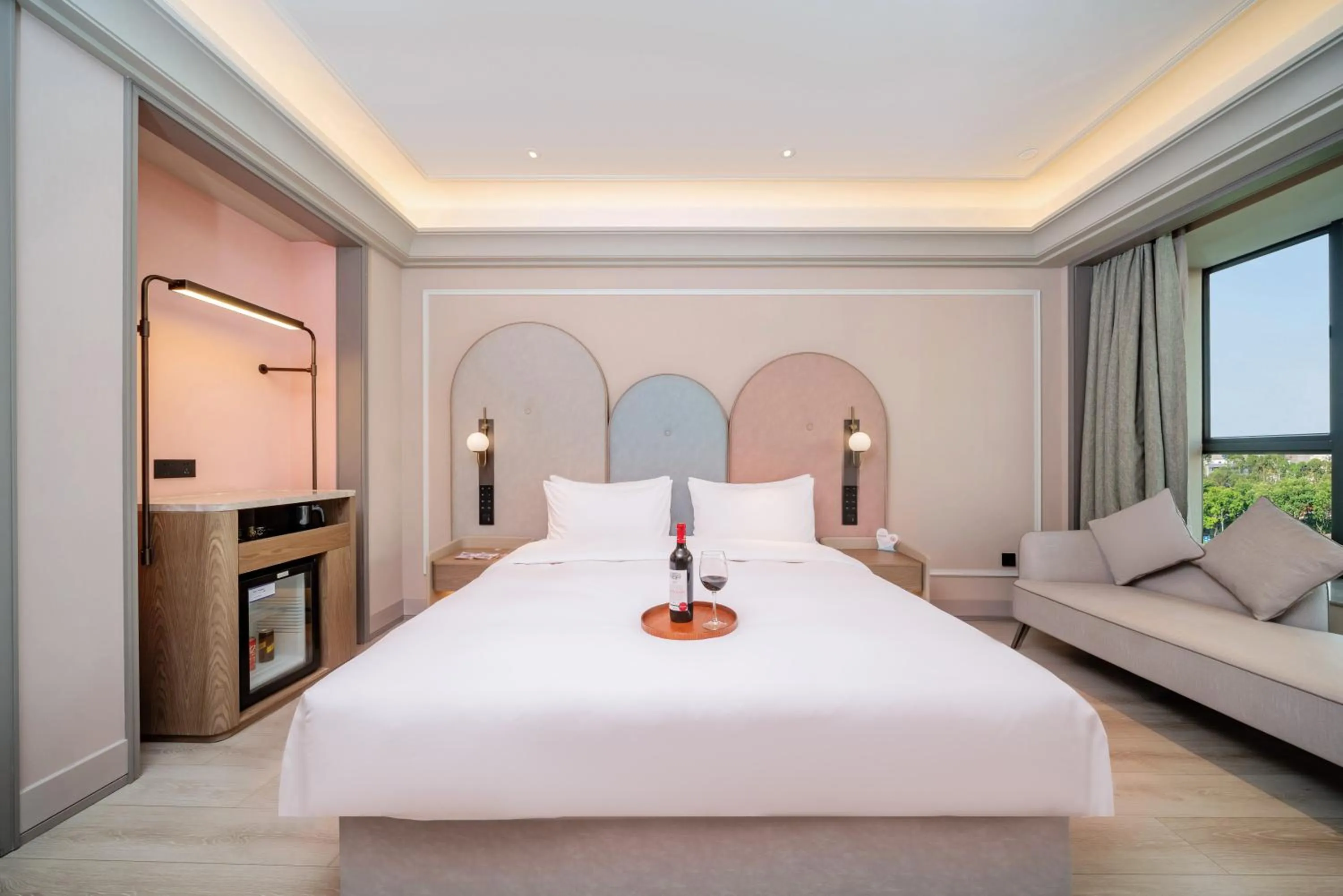 Bed in Mercure Guangzhou Baiyun International Airport - Airport Free Shuttle Bus