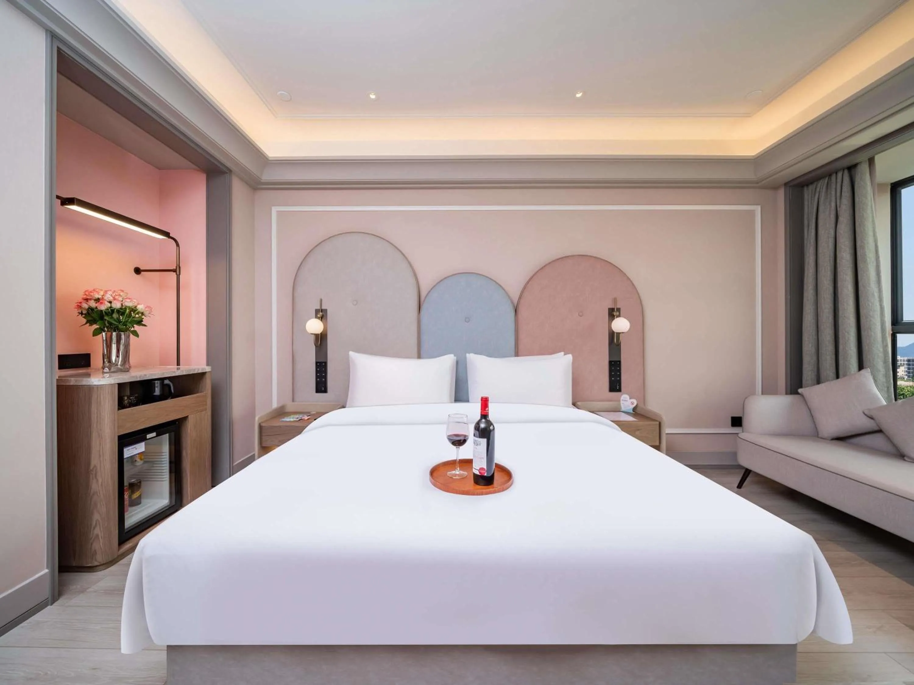 Bedroom, Bed in Mercure Guangzhou Baiyun International Airport - Airport Free Shuttle Bus