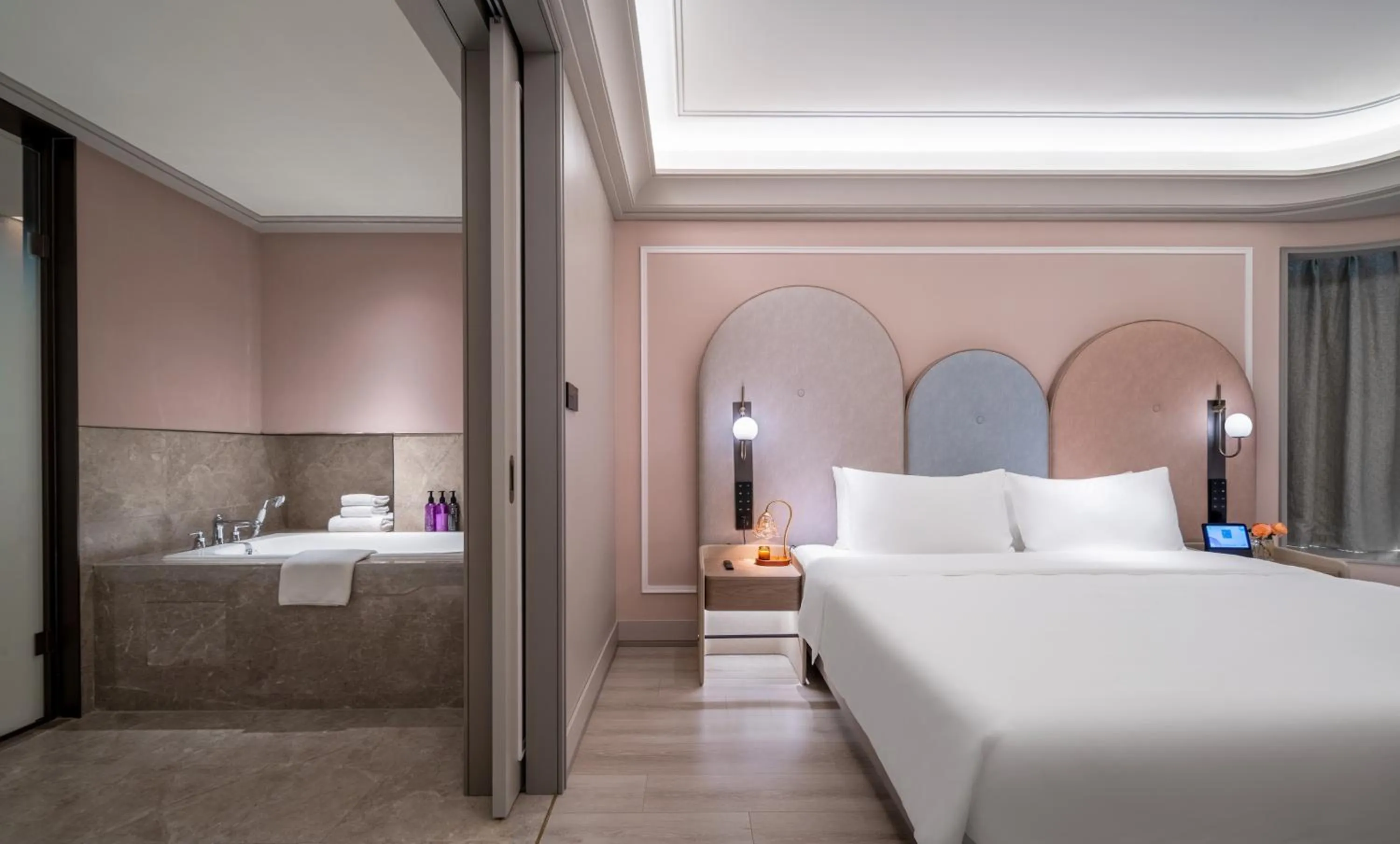 Bedroom, Bed in Mercure Guangzhou Baiyun International Airport - Airport Free Shuttle Bus