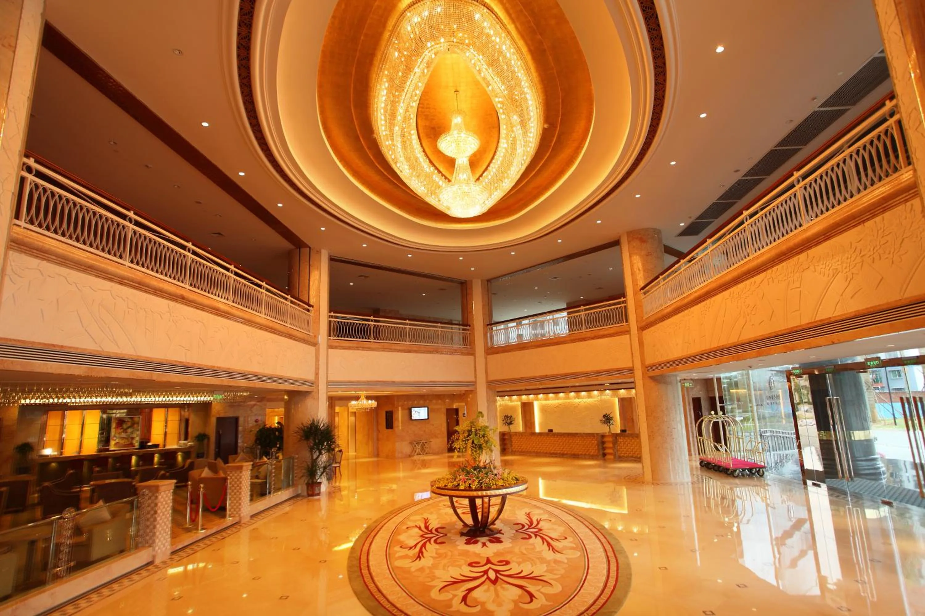 Lobby or reception in Haikou Mingguang Shengyi Hotel (Previous Mingguang International Hotel)