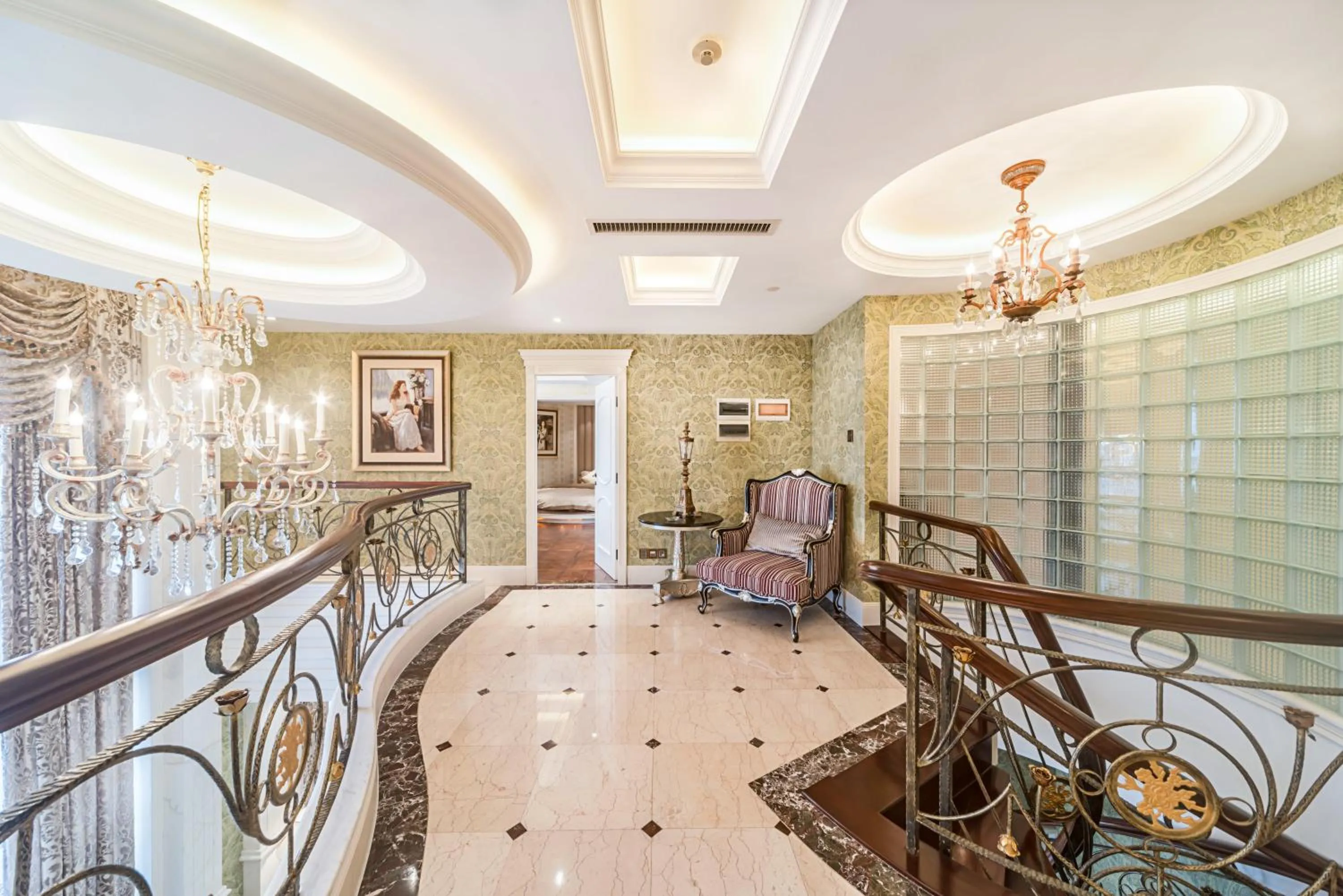 Seating area in Haikou Mingguang Shengyi Hotel (Previous Mingguang International Hotel)