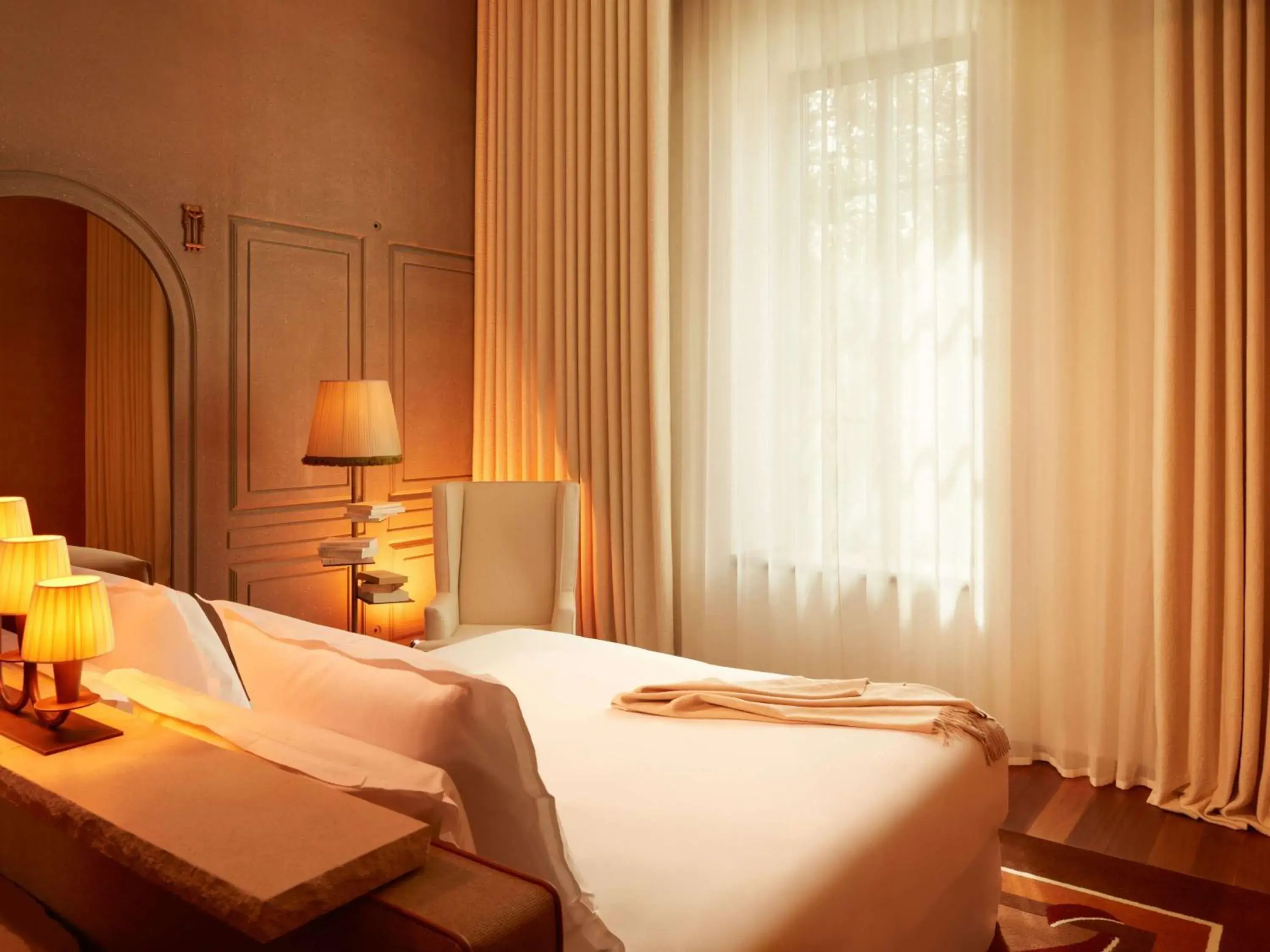 Premier King Room in Mondrian Bordeaux Les Carmes Premier King Room in Mondrian Bordeaux Les Carmes