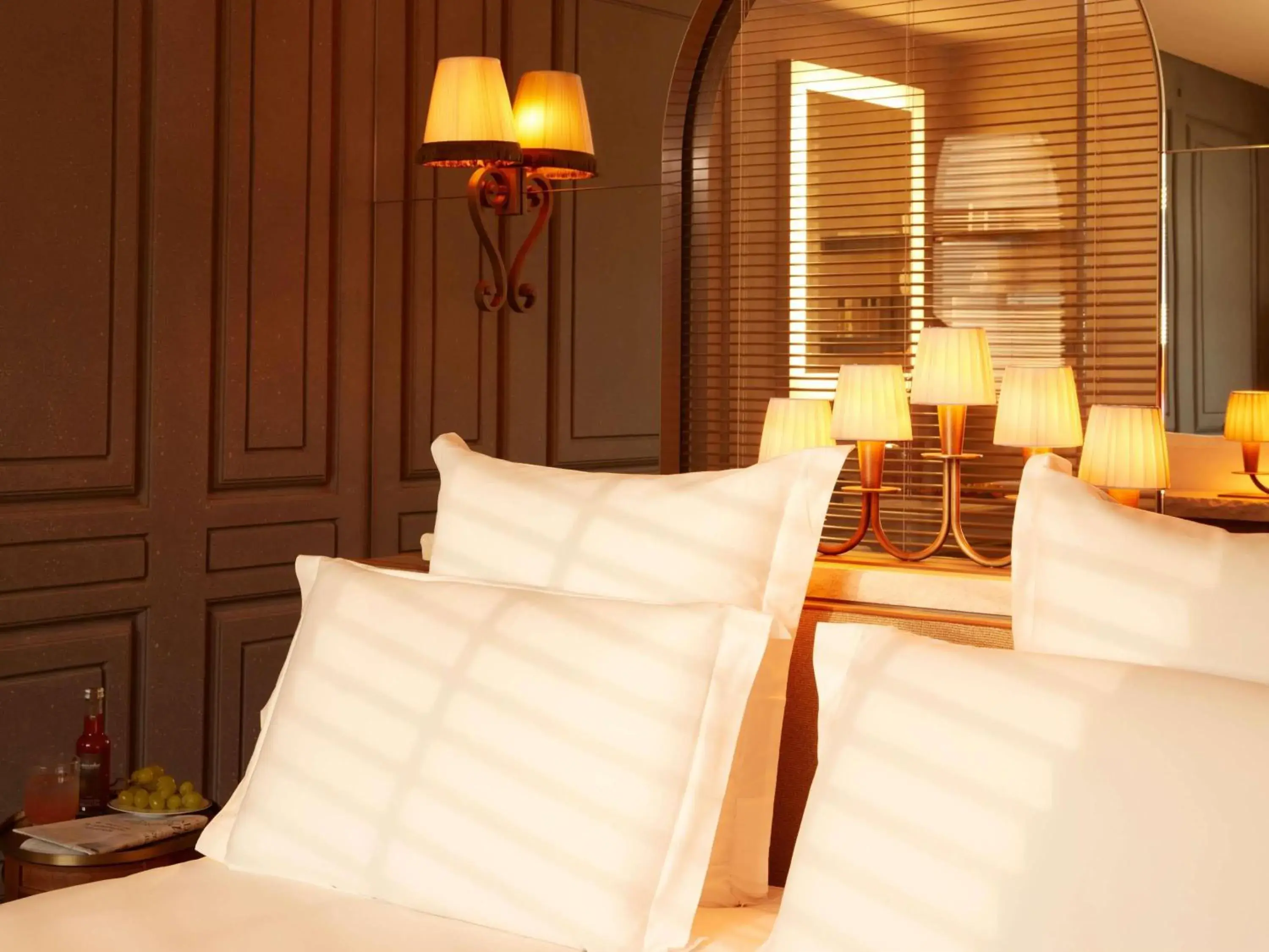 Accessible Premier King Room in Mondrian Bordeaux Les Carmes Accessible Premier King Room in Mondrian Bordeaux Les Carmes