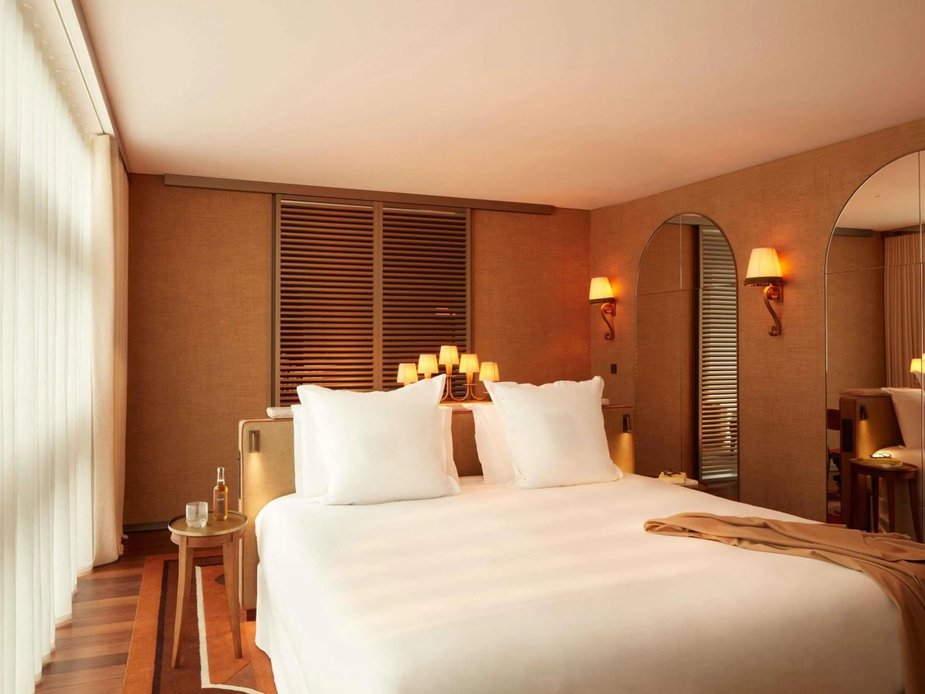 Bedroom, Bed in Mondrian Bordeaux Les Carmes