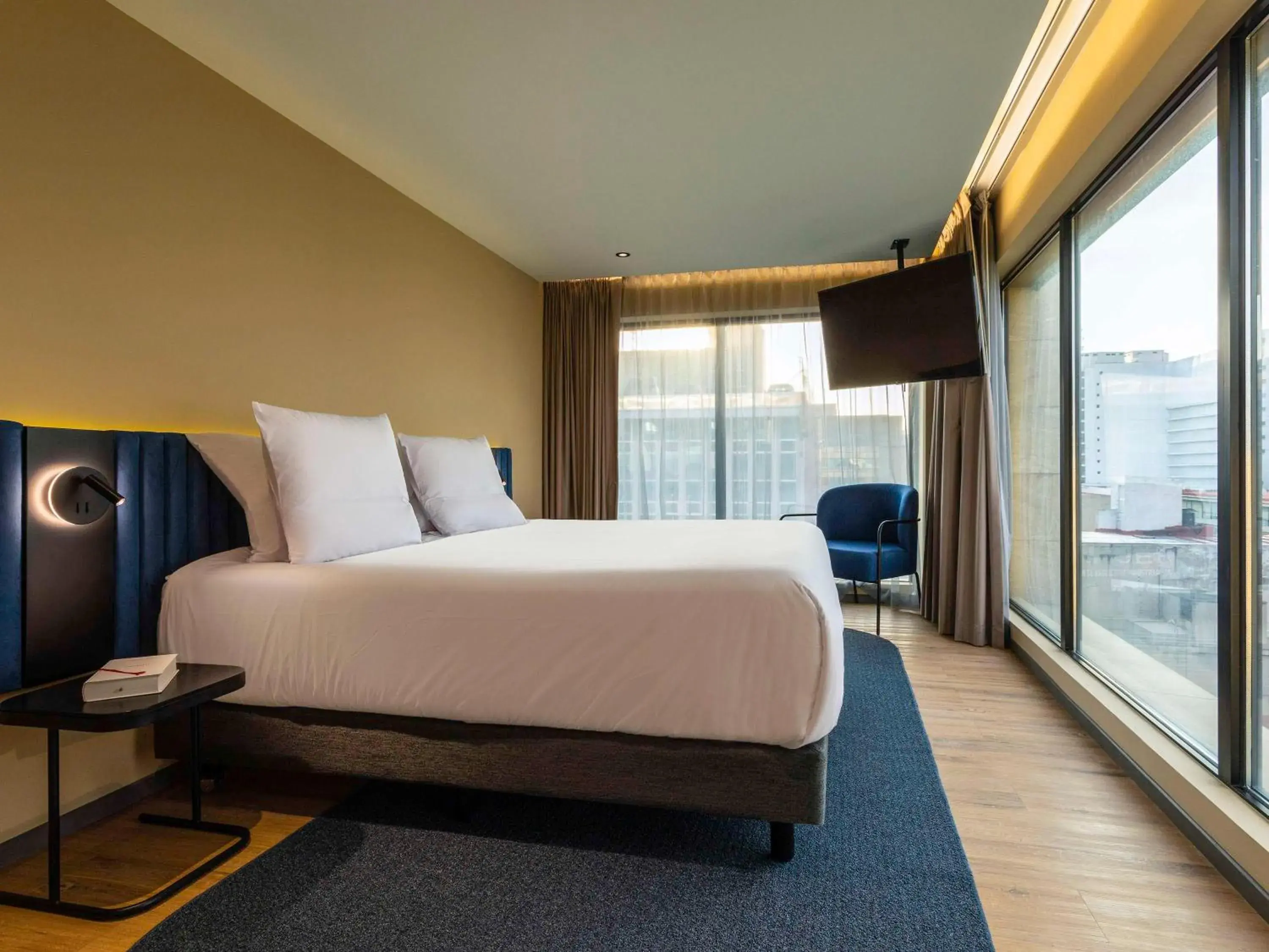 Deluxe King Room in Novotel México City Centro Histórico Deluxe King Room in Novotel México City Centro Histórico