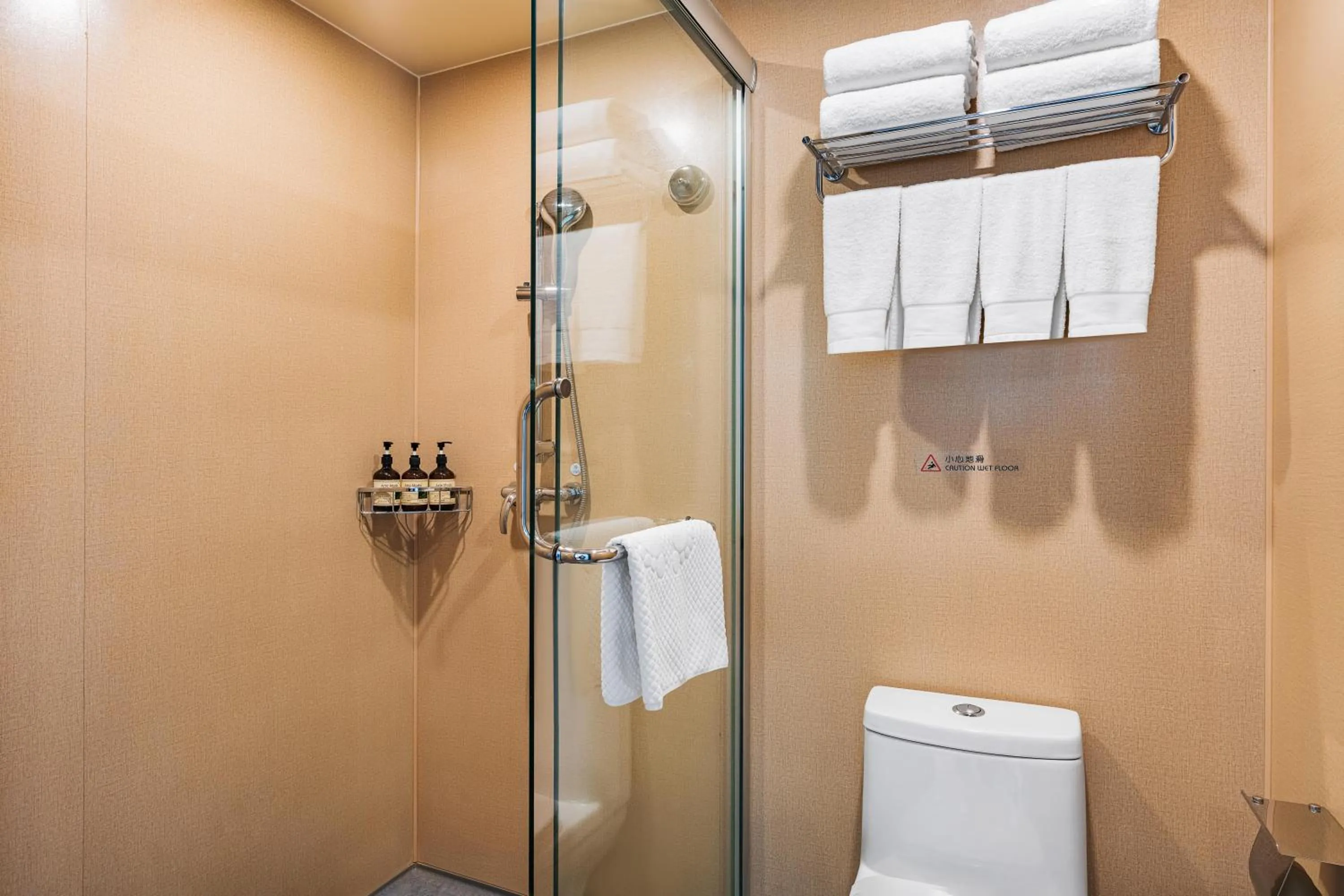 Toilet in Ramada Encore by Wyndham Kunming Guandu