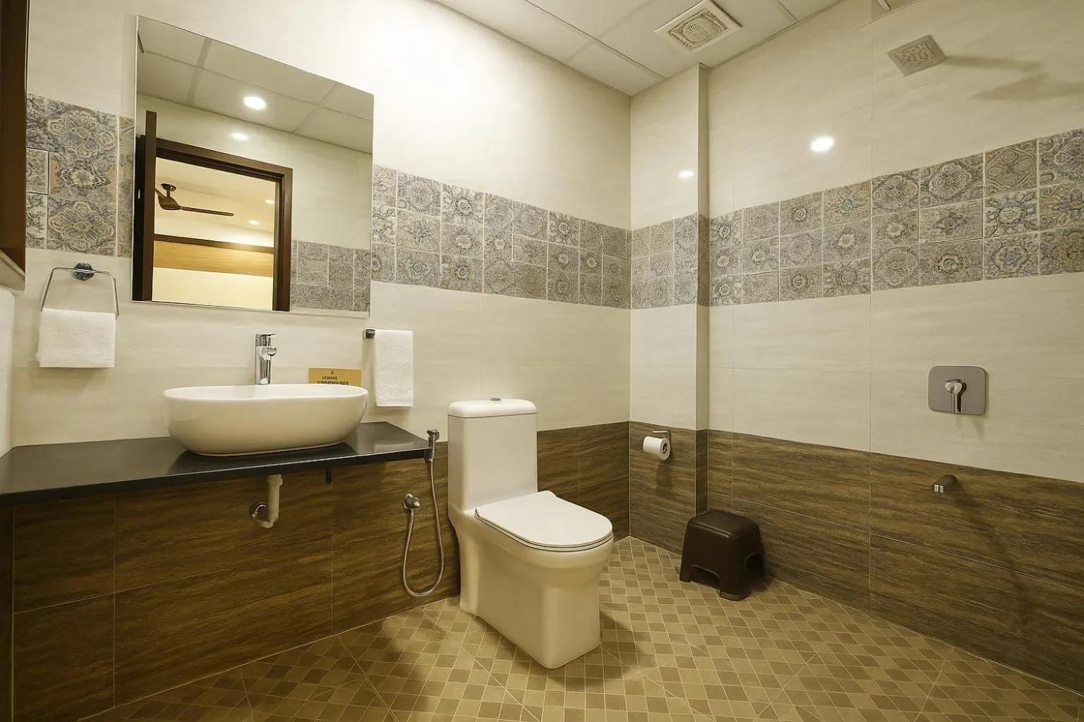 Shower in Hotel The Heights