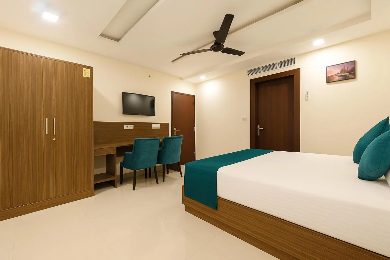 Bed in Hotel The Heights